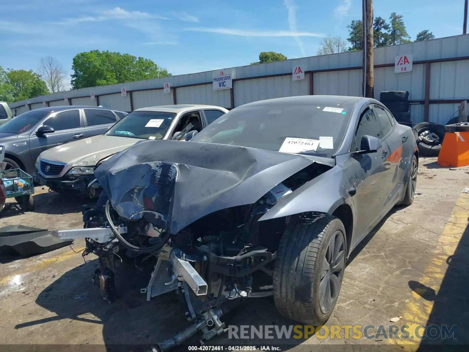 2 fotografías del automóvil dañado 5YJSA1E57PF499455 TESLA MODEL S 2023