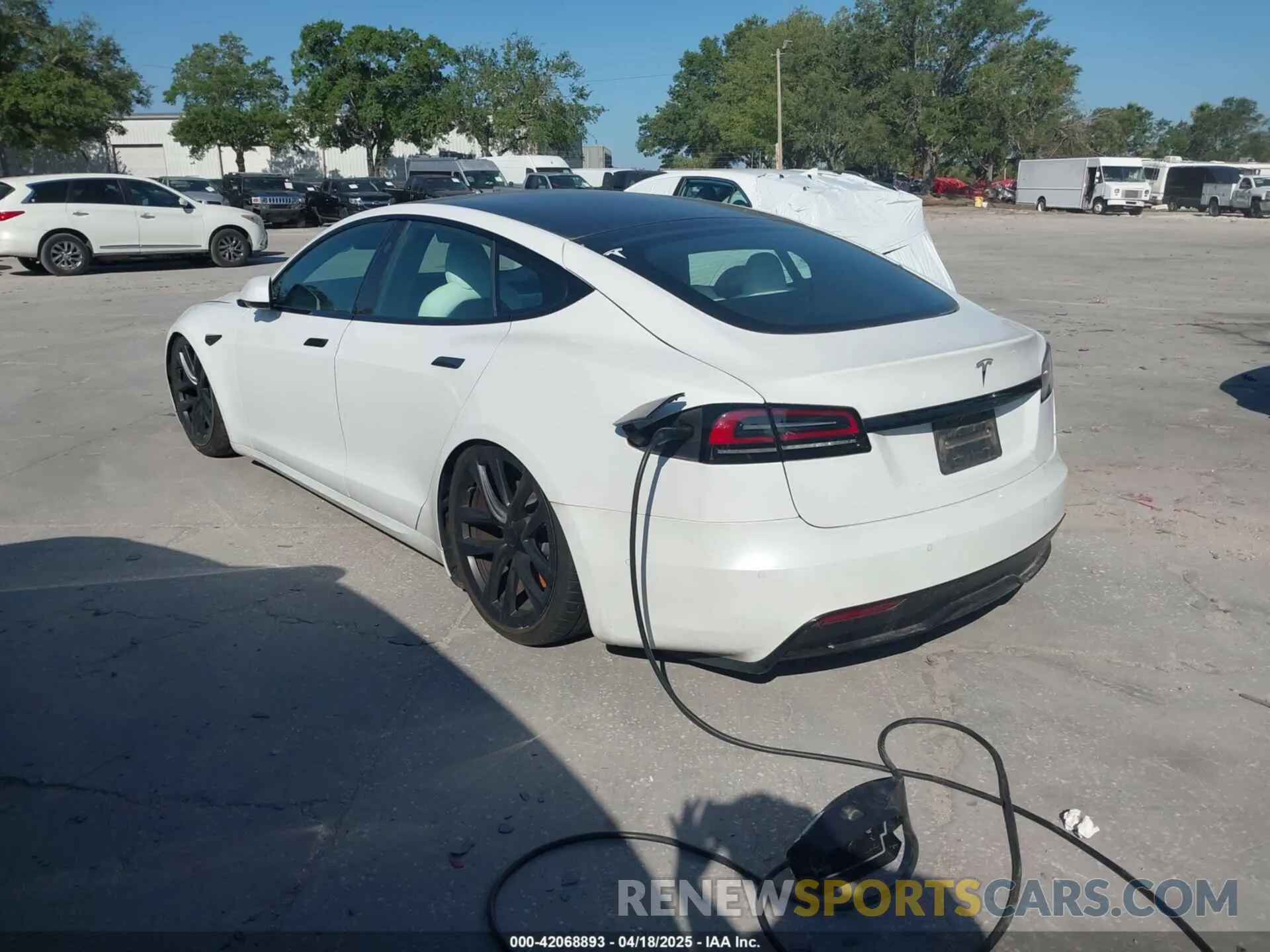3 fotografías del automóvil dañado 5YJSA1E57PF501270 TESLA MODEL S 2023
