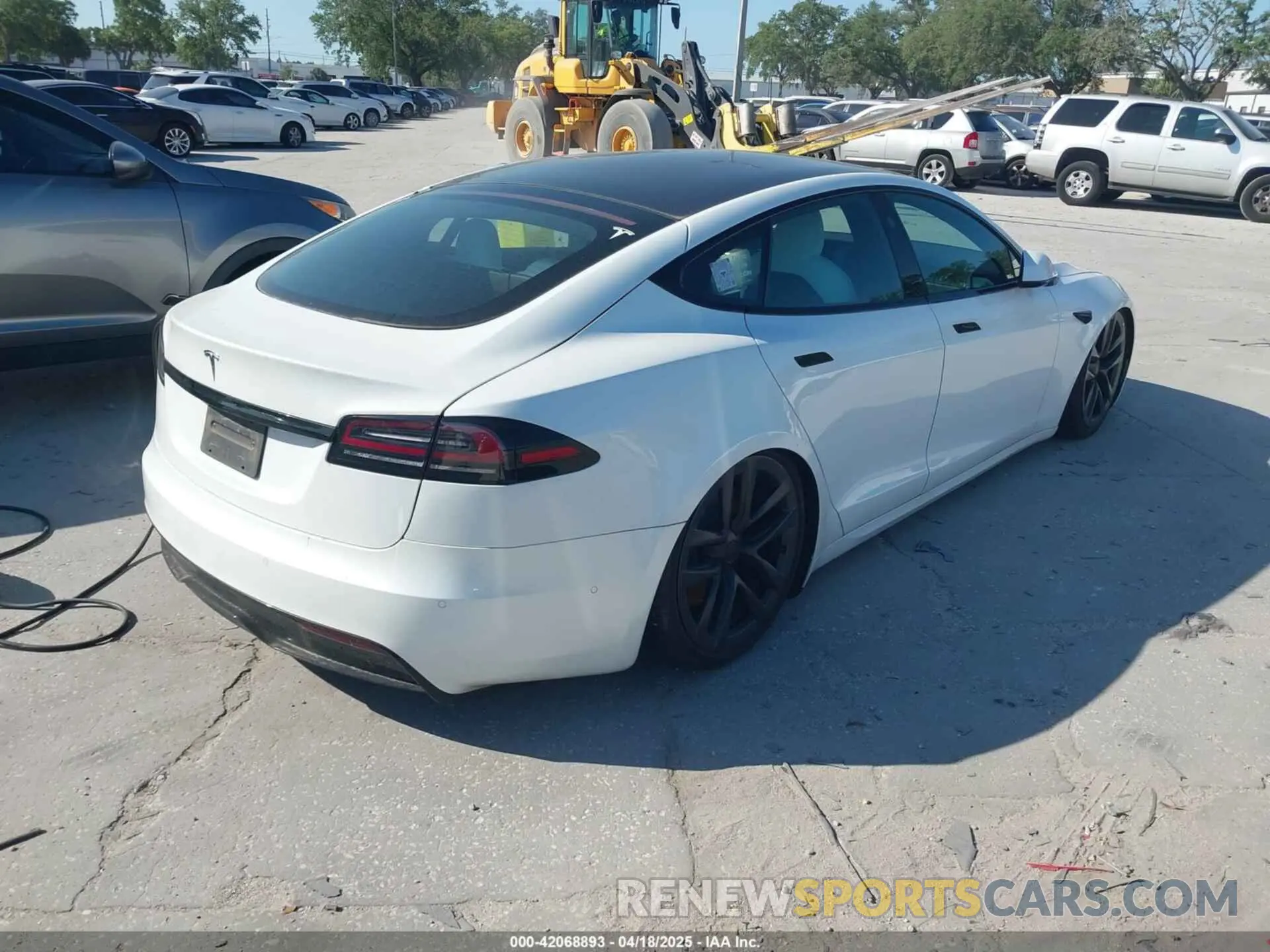 4 fotografías del automóvil dañado 5YJSA1E57PF501270 TESLA MODEL S 2023