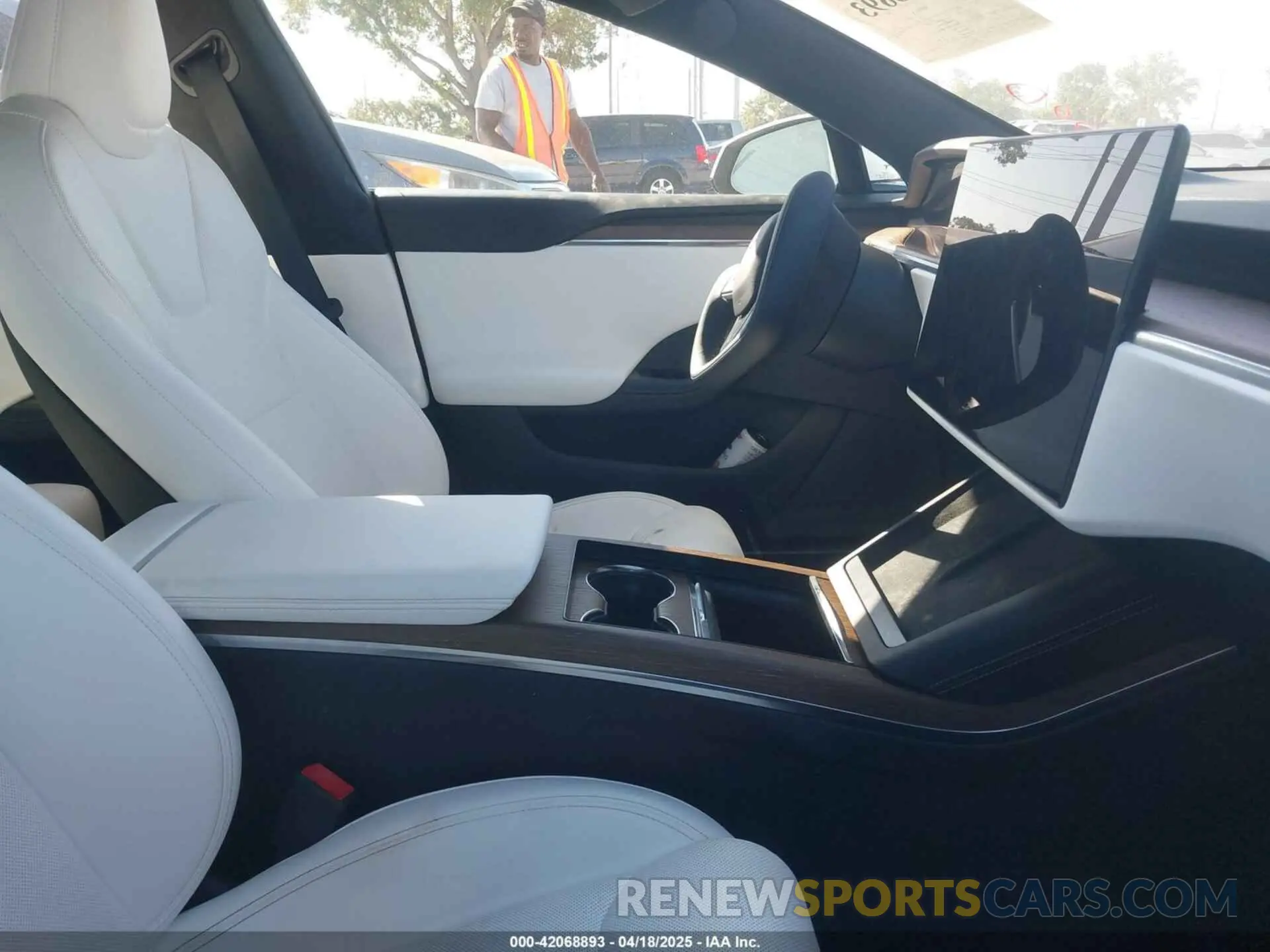5 fotografías del automóvil dañado 5YJSA1E57PF501270 TESLA MODEL S 2023