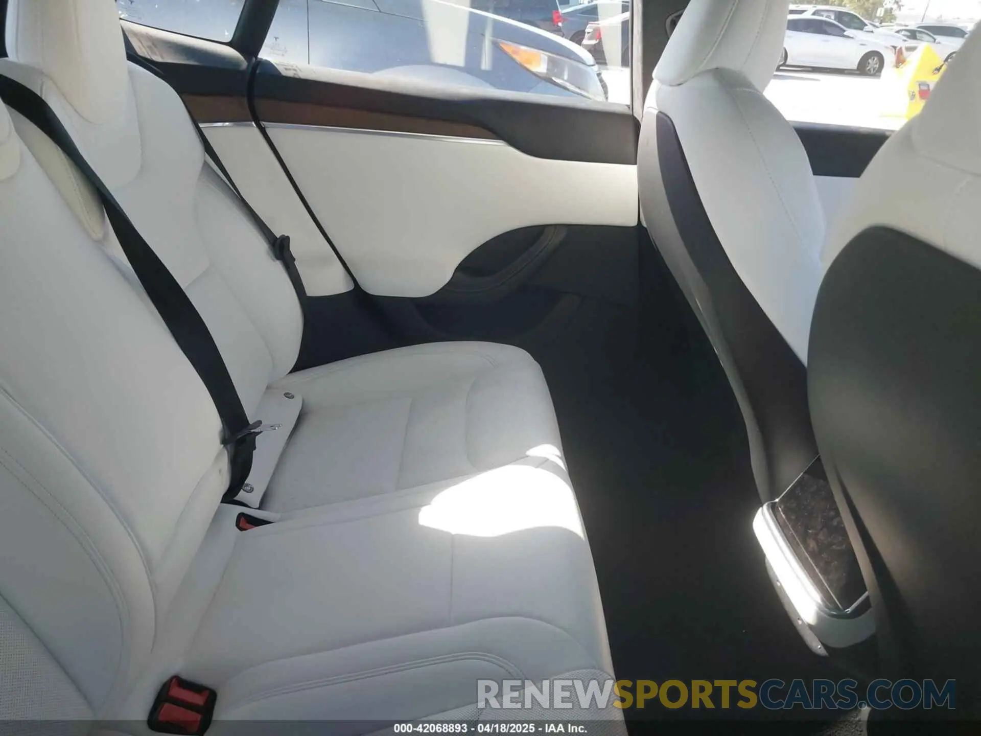 8 fotografías del automóvil dañado 5YJSA1E57PF501270 TESLA MODEL S 2023