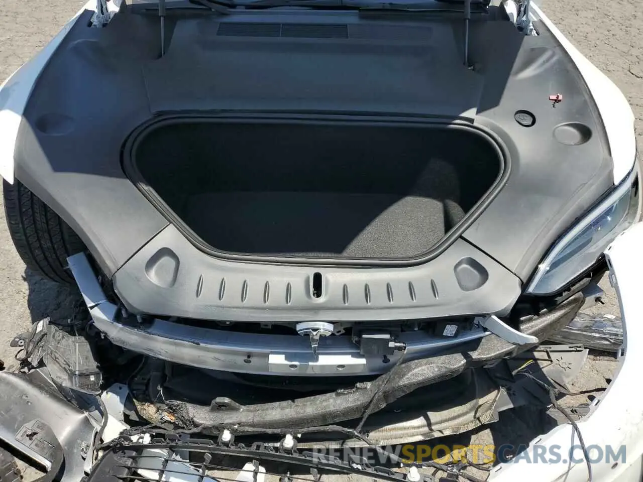 11 fotografías del automóvil dañado 5YJSA1E58PF500032 TESLA MODEL S 2023