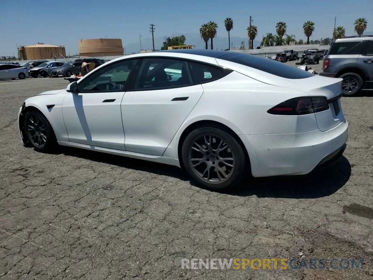2 fotografías del automóvil dañado 5YJSA1E58PF500032 TESLA MODEL S 2023