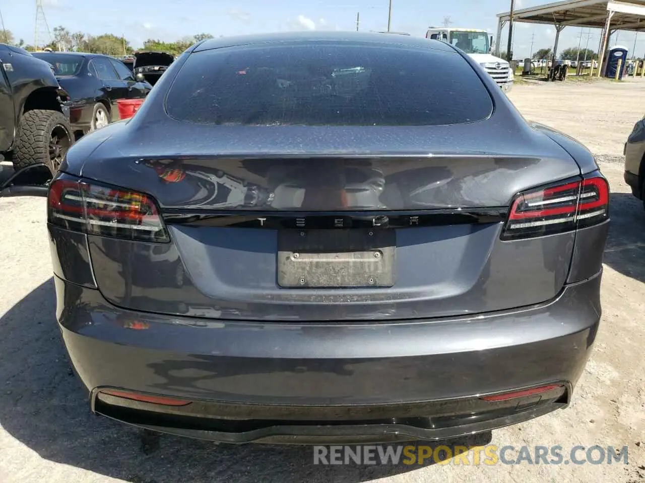 6 fotografías del automóvil dañado 5YJSA1E5XPF512330 TESLA MODEL S 2023
