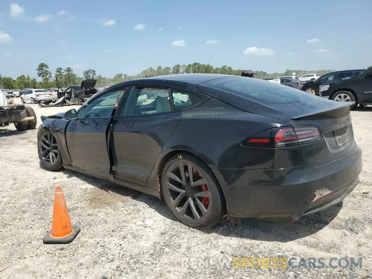 2 fotografías del automóvil dañado 5YJSA1E62PF511875 TESLA MODEL S 2023