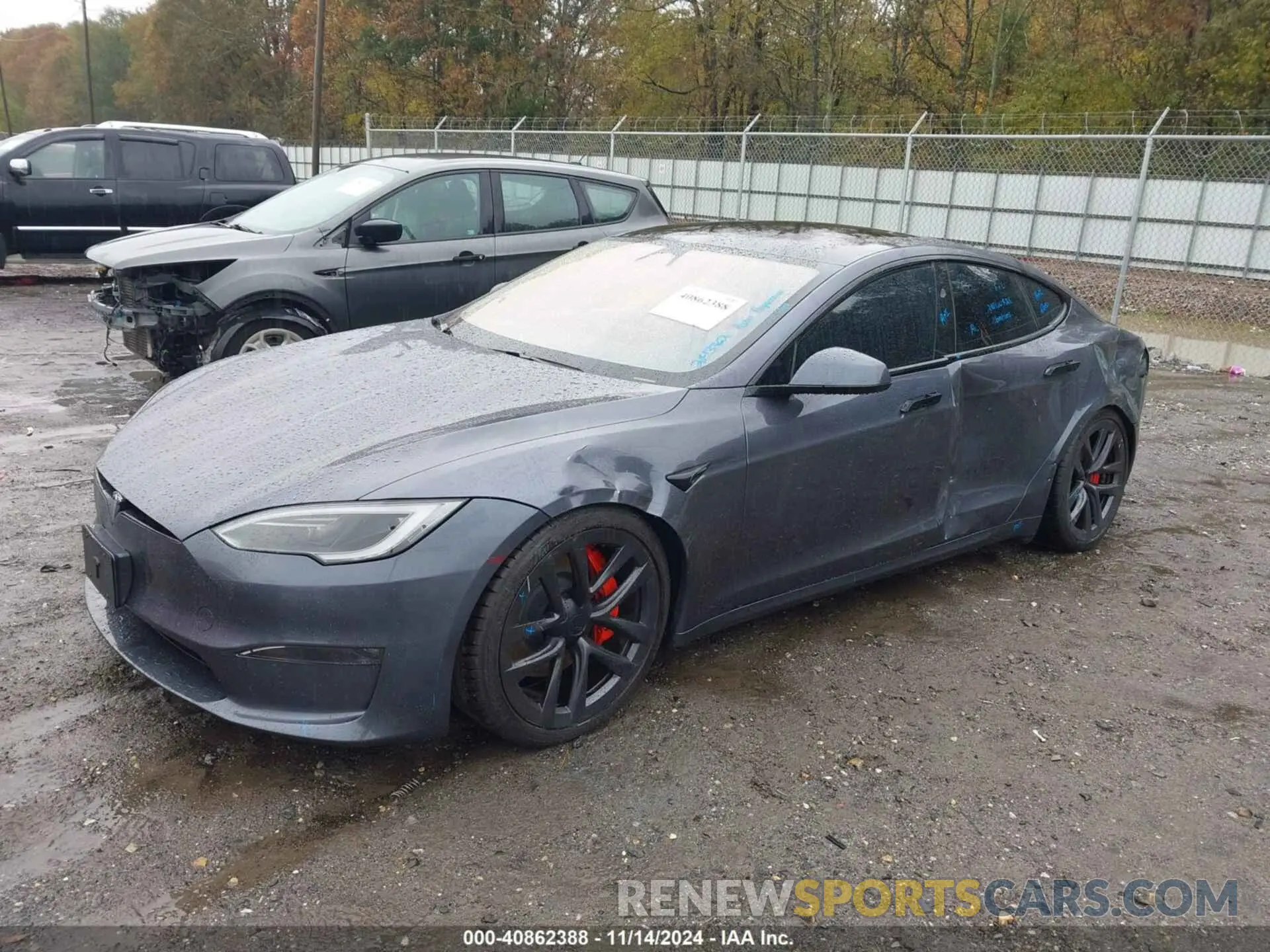2 fotografías del automóvil dañado 5YJSA1E63PF502862 TESLA MODEL S 2023