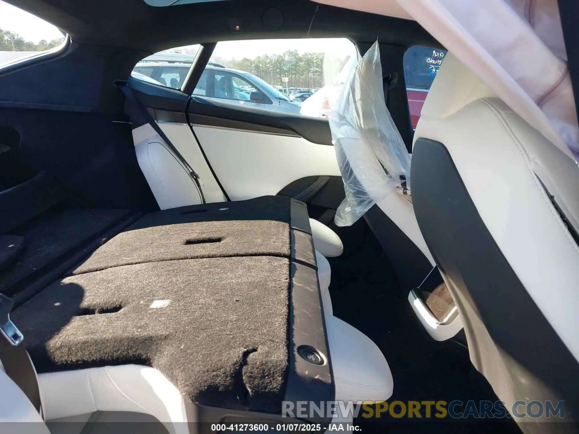8 fotografías del automóvil dañado 5YJSA1E64PF511263 TESLA MODEL S 2023