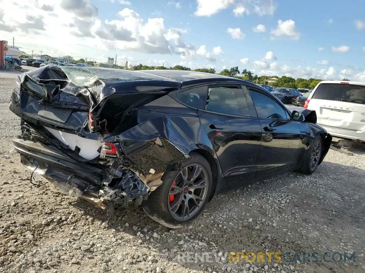3 fotografías del automóvil dañado 5YJSA1E64PF513465 TESLA MODEL S 2023