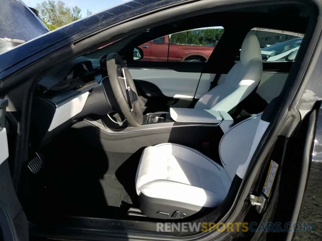 7 fotografías del automóvil dañado 5YJSA1E64PF513465 TESLA MODEL S 2023