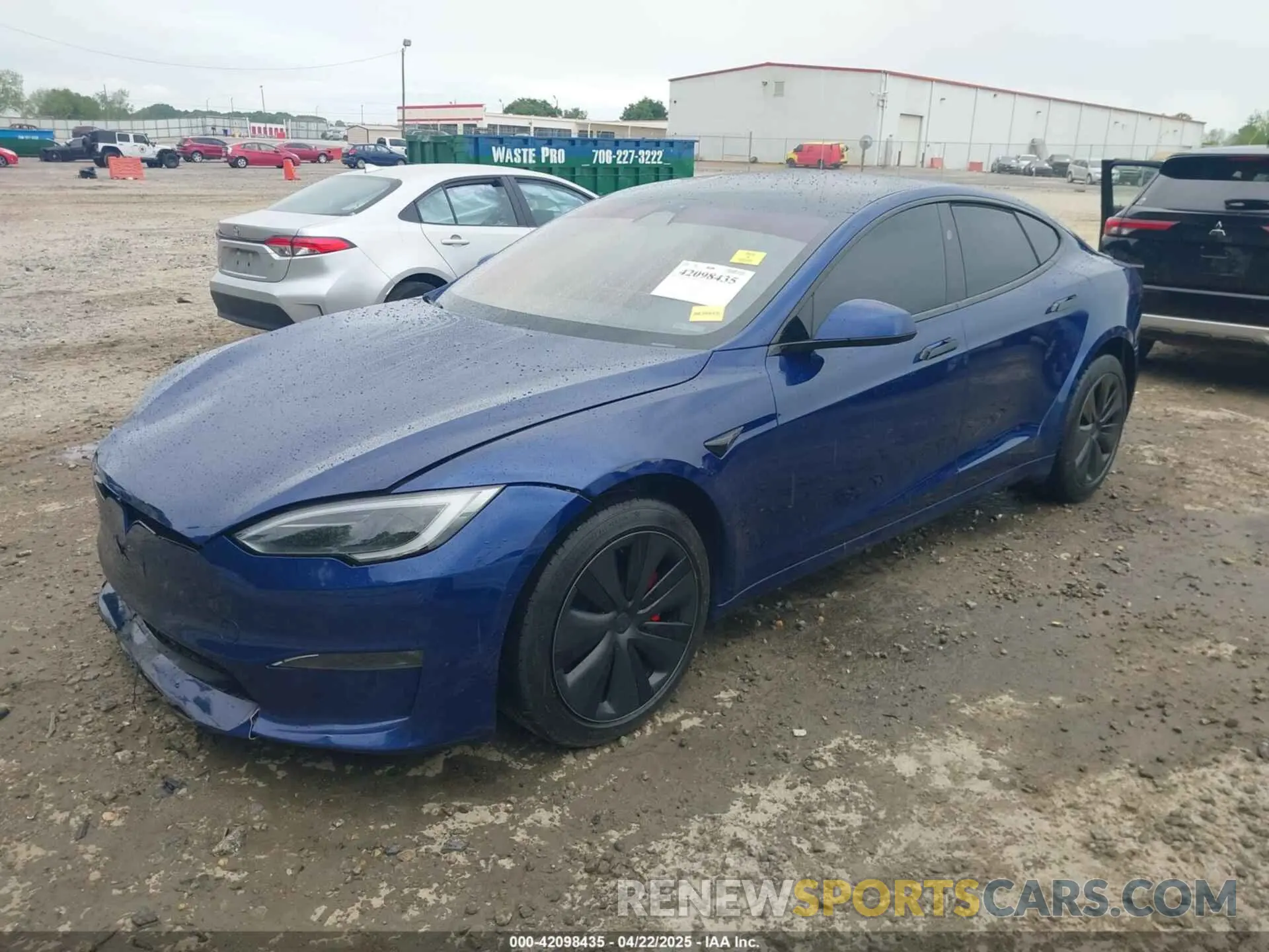 2 fotografías del automóvil dañado 5YJSA1E64PF525308 TESLA MODEL S 2023