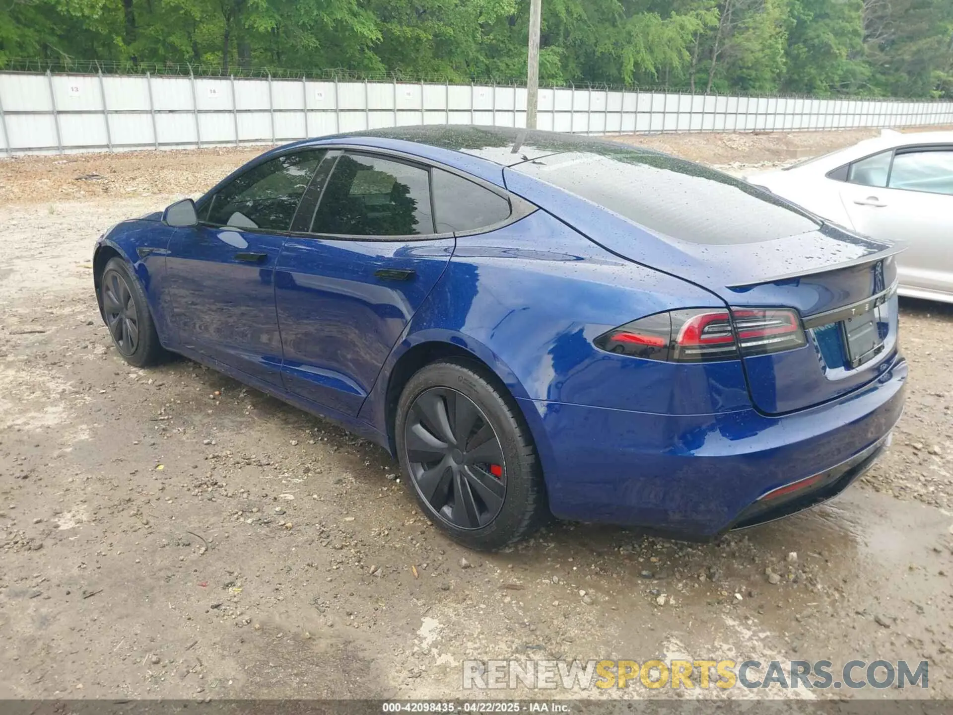 3 fotografías del automóvil dañado 5YJSA1E64PF525308 TESLA MODEL S 2023