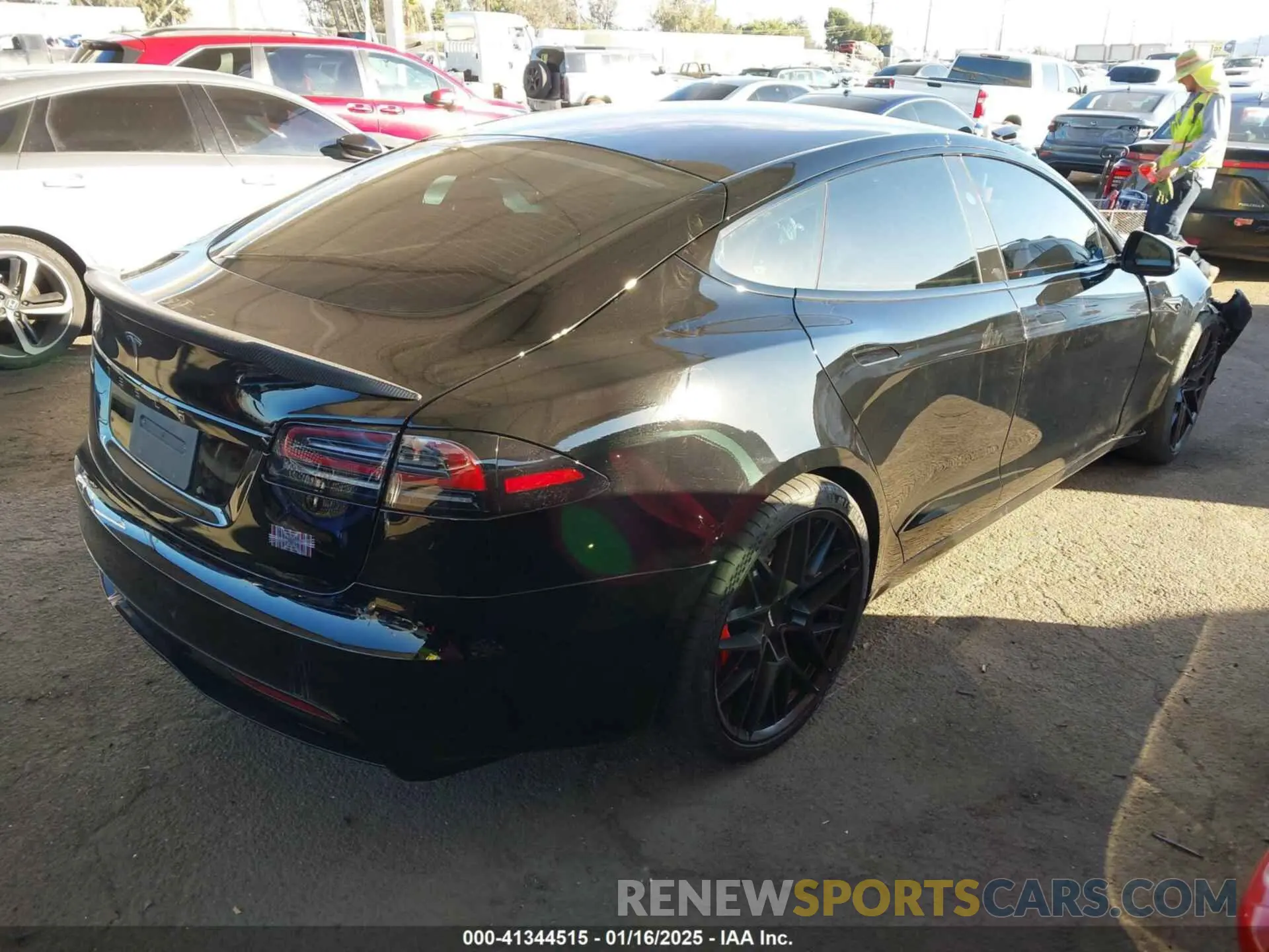4 fotografías del automóvil dañado 5YJSA1E66PF518117 TESLA MODEL S 2023