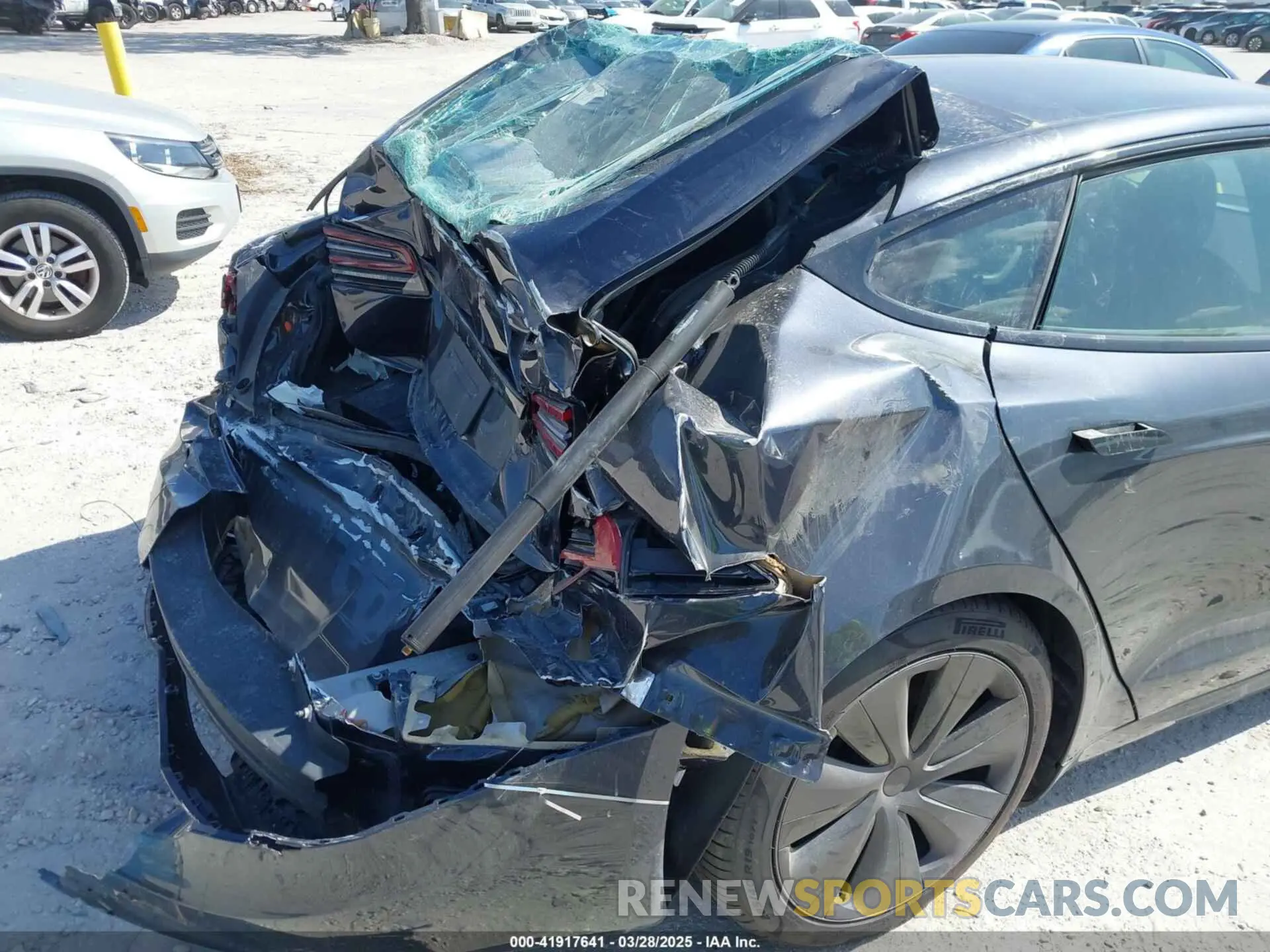 18 fotografías del automóvil dañado 5YJSA1E66PF528906 TESLA MODEL S 2023