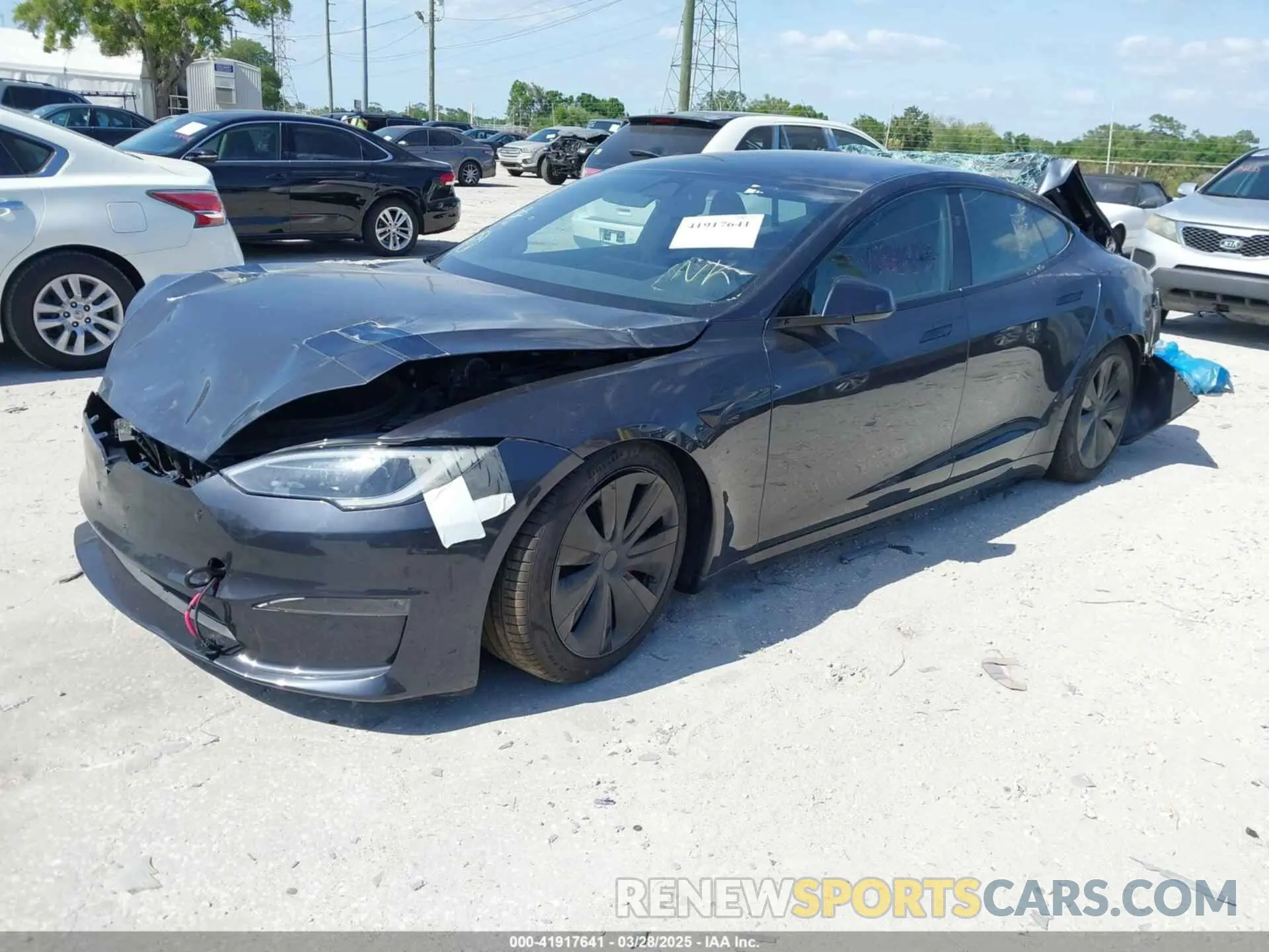 2 fotografías del automóvil dañado 5YJSA1E66PF528906 TESLA MODEL S 2023