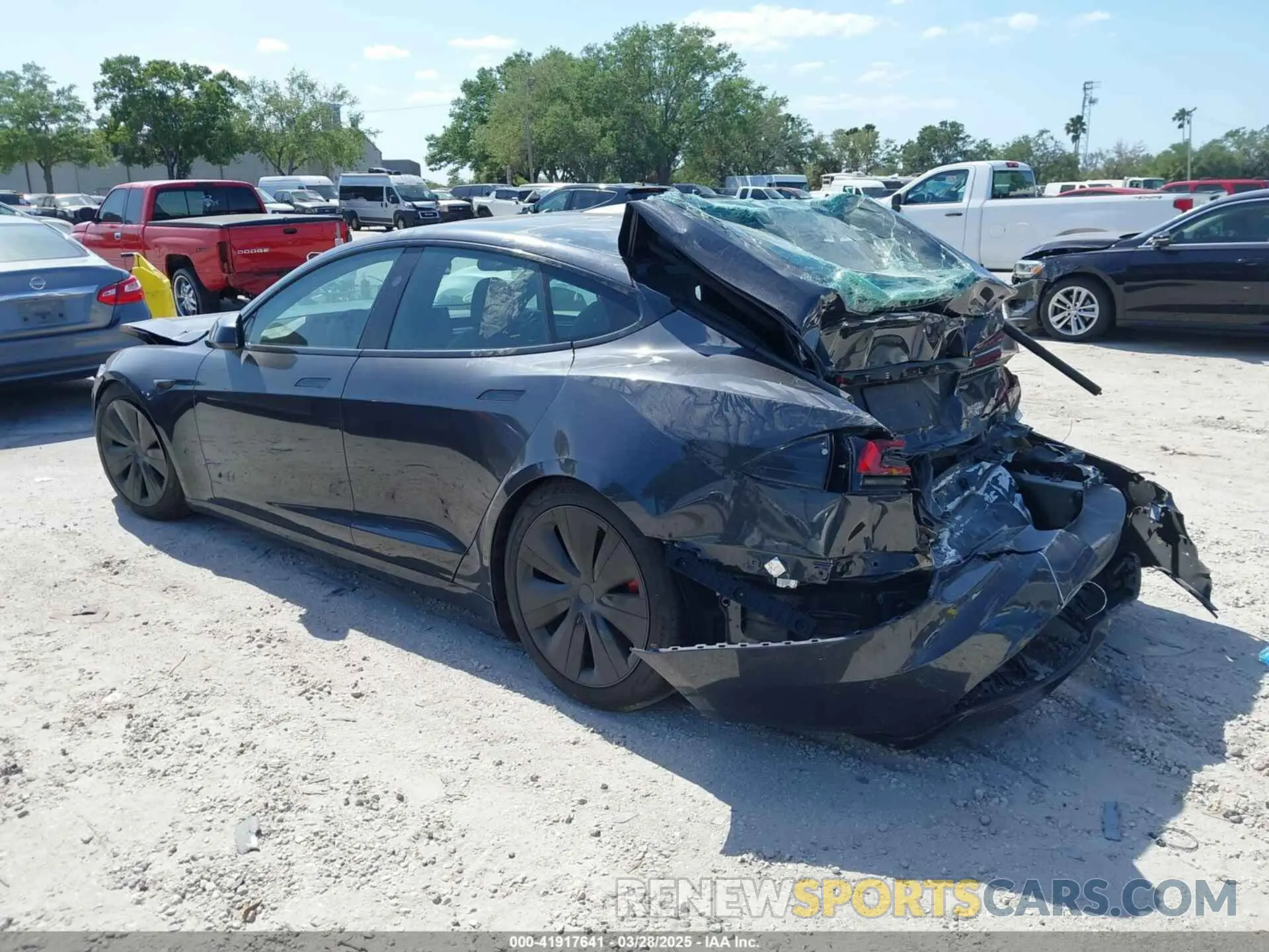 3 fotografías del automóvil dañado 5YJSA1E66PF528906 TESLA MODEL S 2023