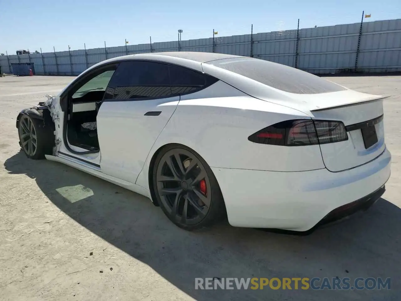 2 fotografías del automóvil dañado 5YJSA1E67PF525531 TESLA MODEL S 2023