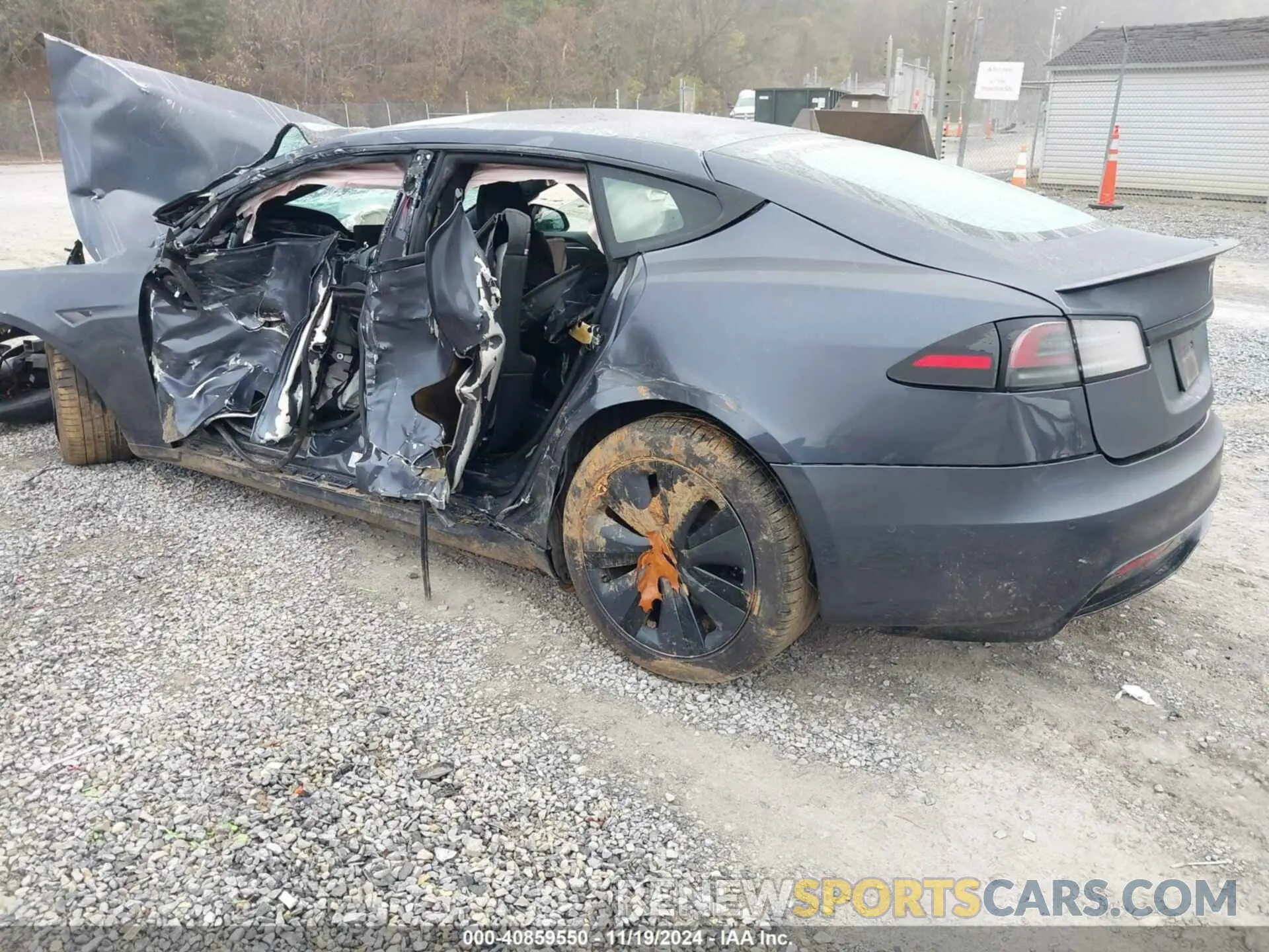 3 fotografías del automóvil dañado 5YJSA1E68PF499134 TESLA MODEL S 2023