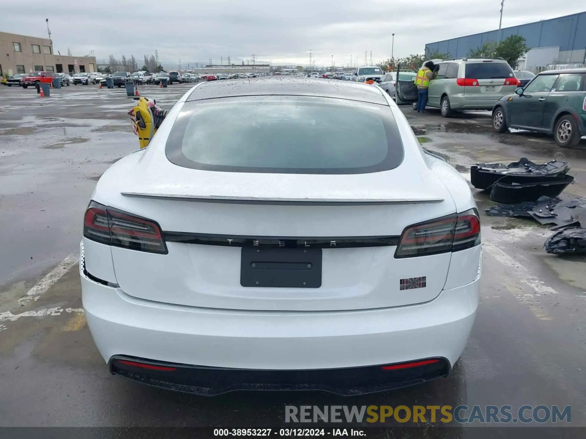 17 fotografías del automóvil dañado 5YJSA1E69PF521920 TESLA MODEL S 2023