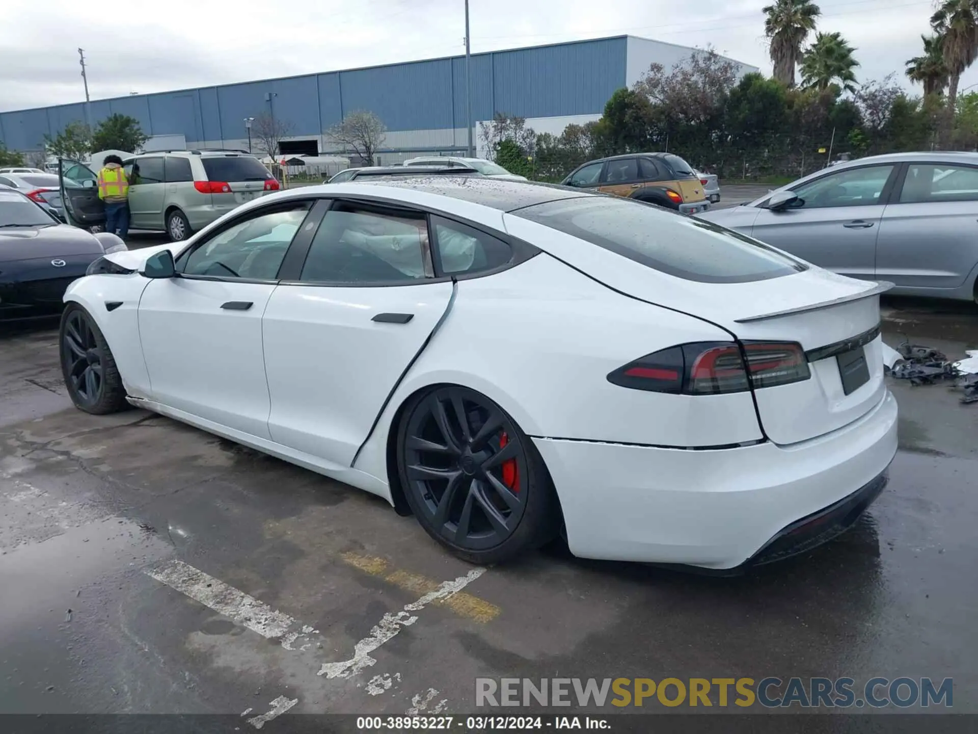 3 fotografías del automóvil dañado 5YJSA1E69PF521920 TESLA MODEL S 2023
