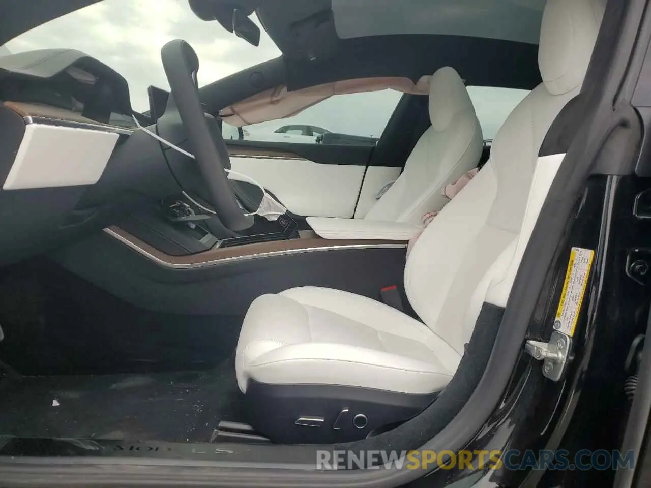 7 fotografías del automóvil dañado 5YJSA1E51RF533876 TESLA MODEL S 2024