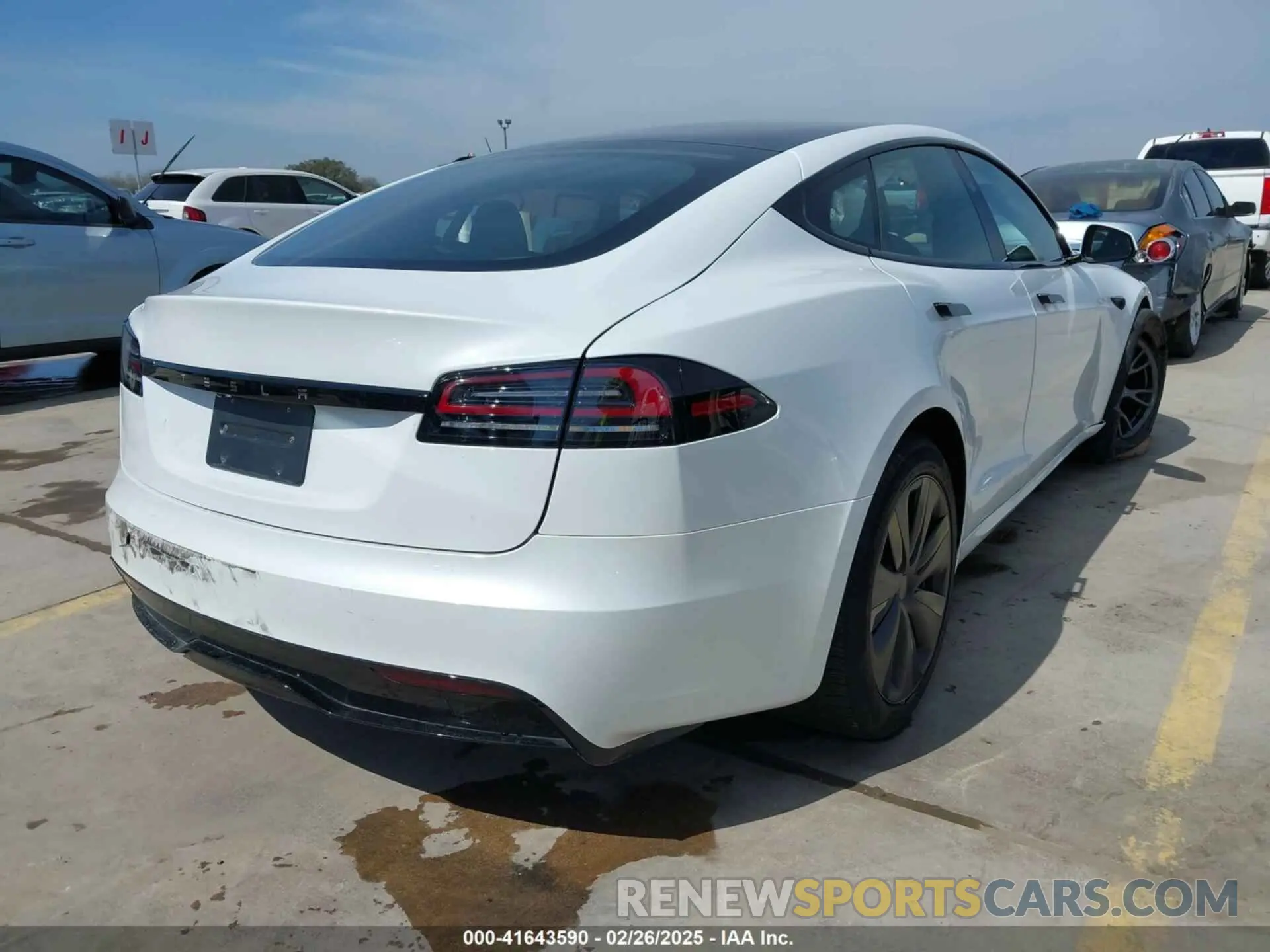 4 fotografías del automóvil dañado 5YJSA1E52RF538021 TESLA MODEL S 2024