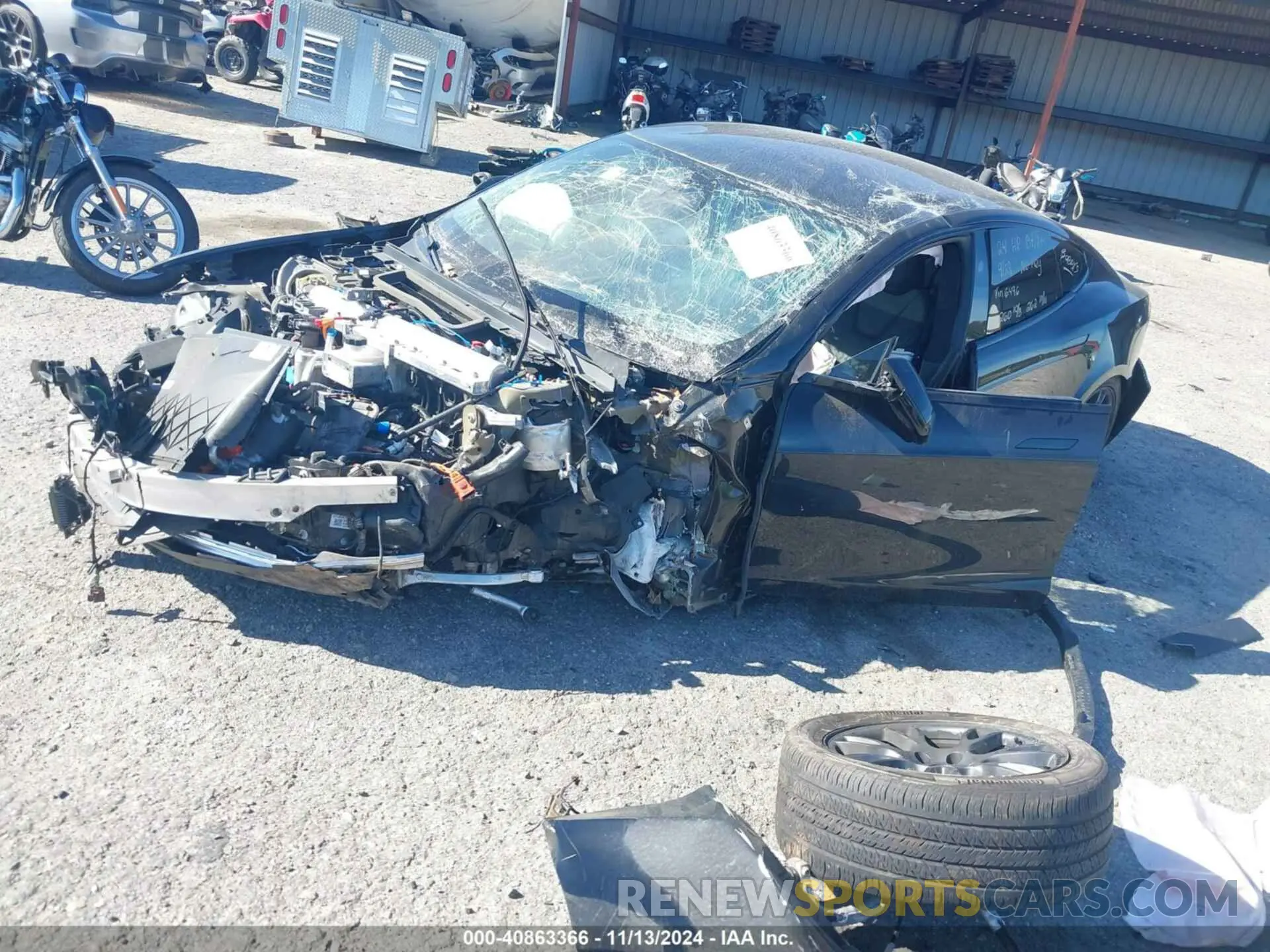 2 fotografías del automóvil dañado 5YJSA1E56RF536496 TESLA MODEL S 2024
