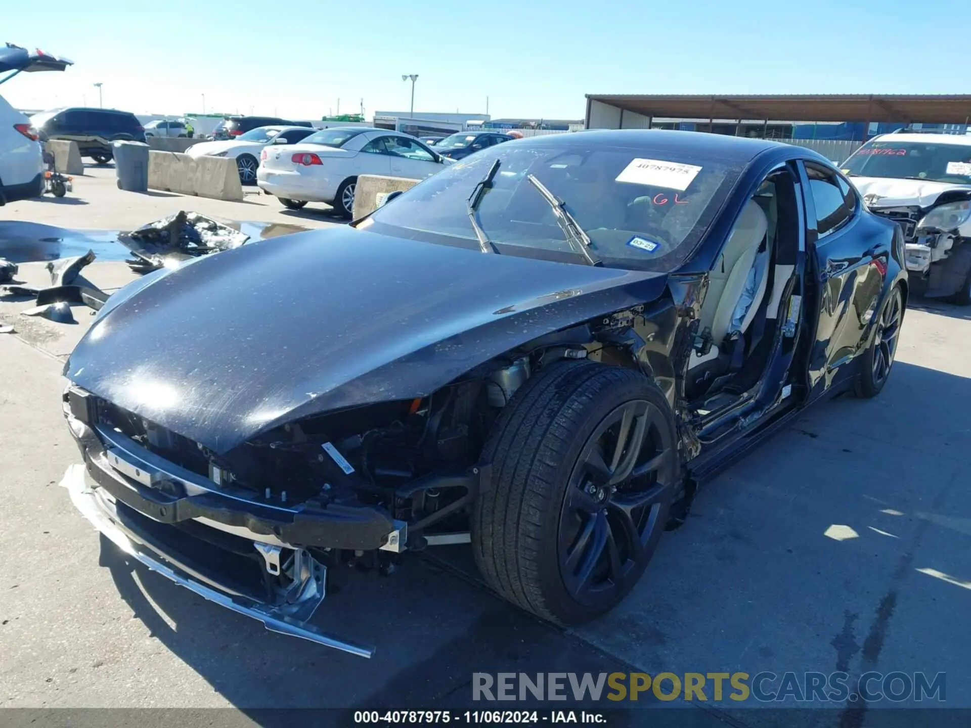 2 fotografías del automóvil dañado 5YJSA1E57RF536538 TESLA MODEL S 2024