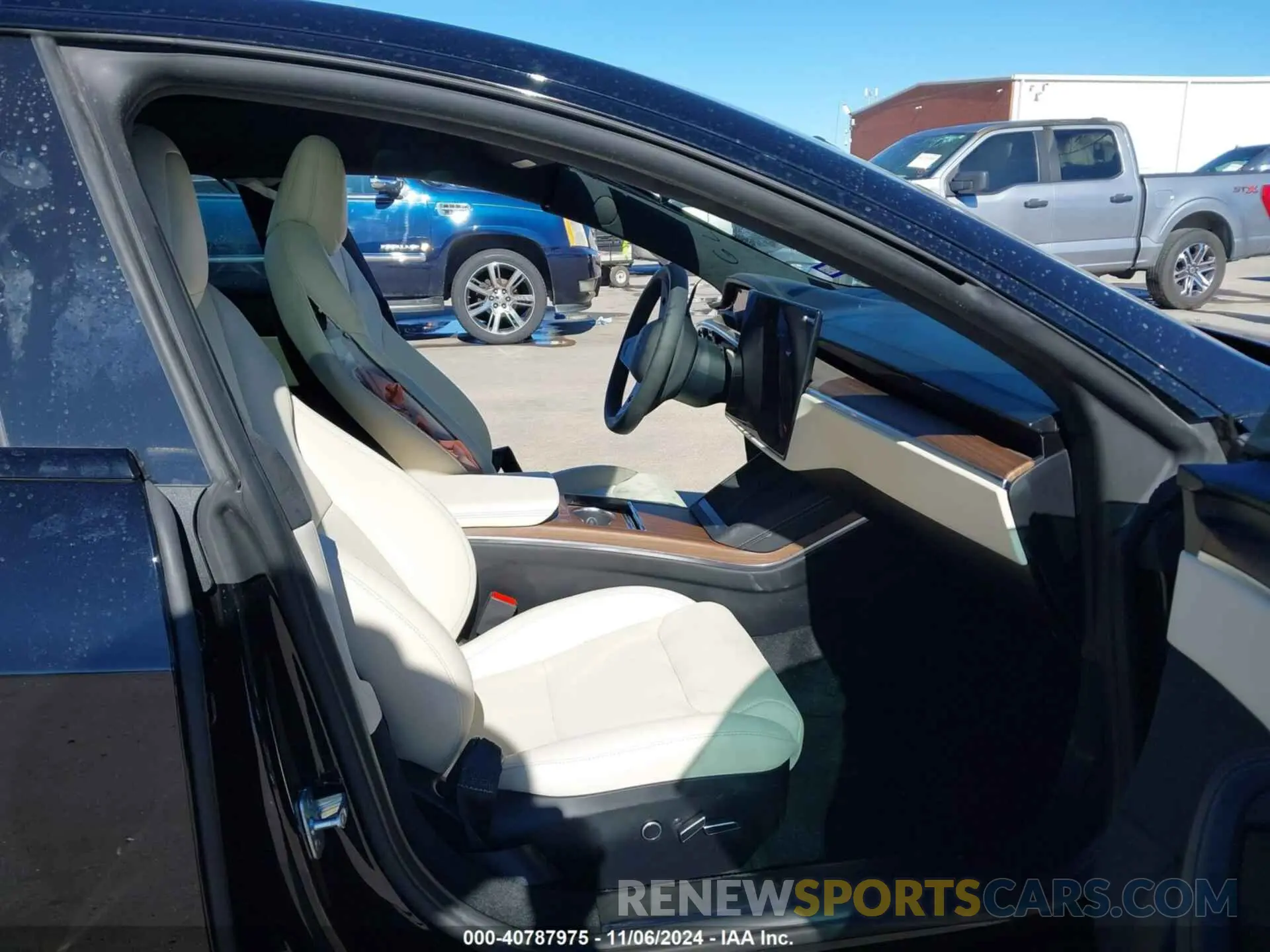 5 fotografías del automóvil dañado 5YJSA1E57RF536538 TESLA MODEL S 2024