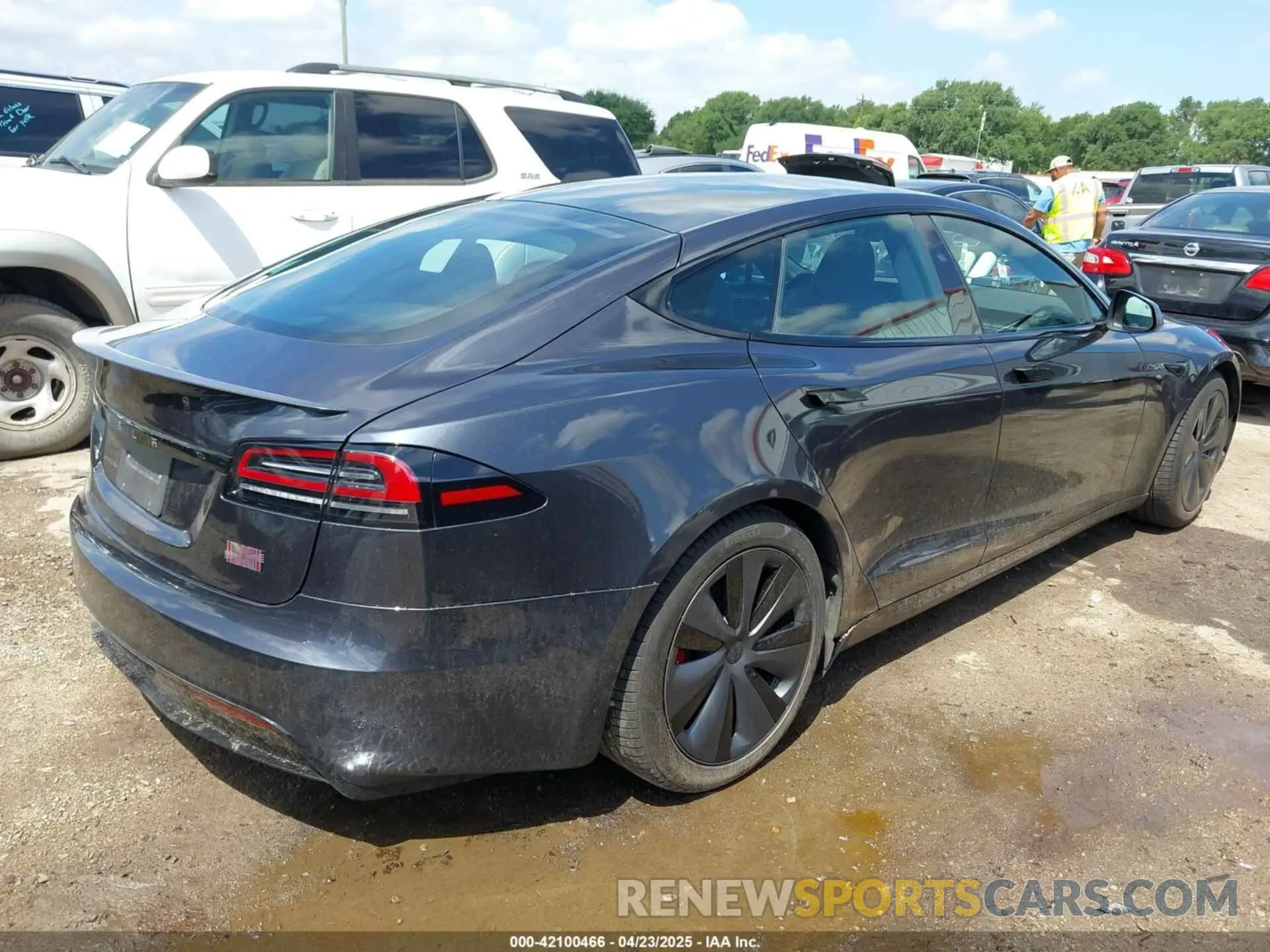 4 fotografías del automóvil dañado 5YJSA1E64RF535646 TESLA MODEL S 2024