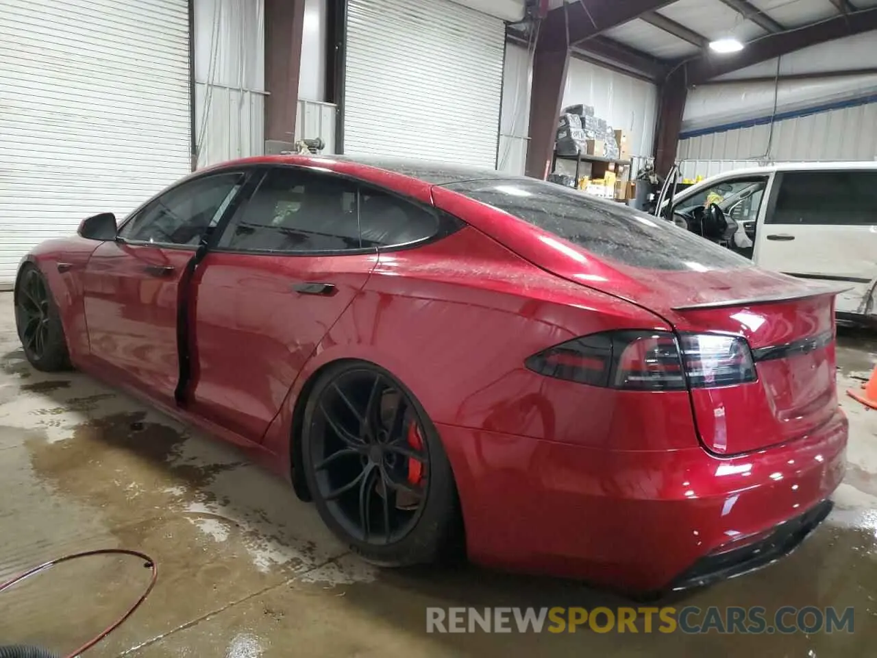 2 fotografías del automóvil dañado 5YJSA1E66RF538449 TESLA MODEL S 2024