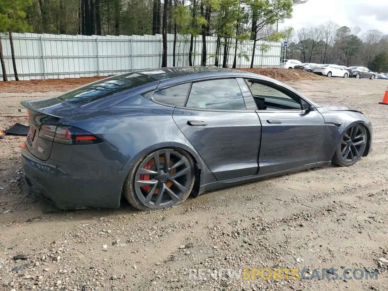 3 fotografías del automóvil dañado 5YJSA1E67RF533518 TESLA MODEL S 2024