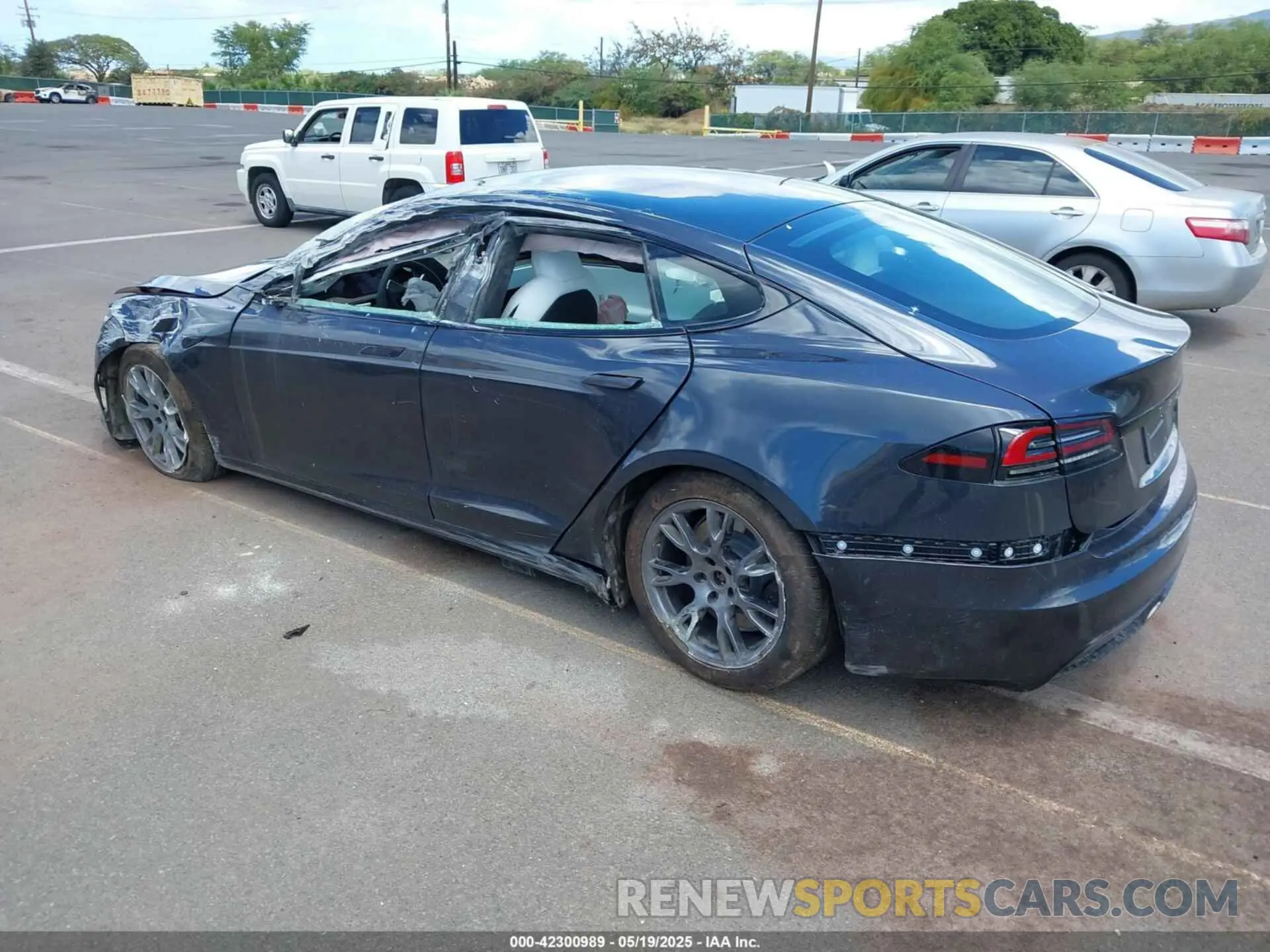 3 fotografías del automóvil dañado 5YJSA1E51SF548612 TESLA MODEL S 2025