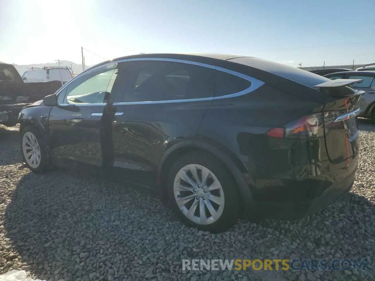 2 fotografías del automóvil dañado 5YJXCAE24KF188385 TESLA MODEL X 2019