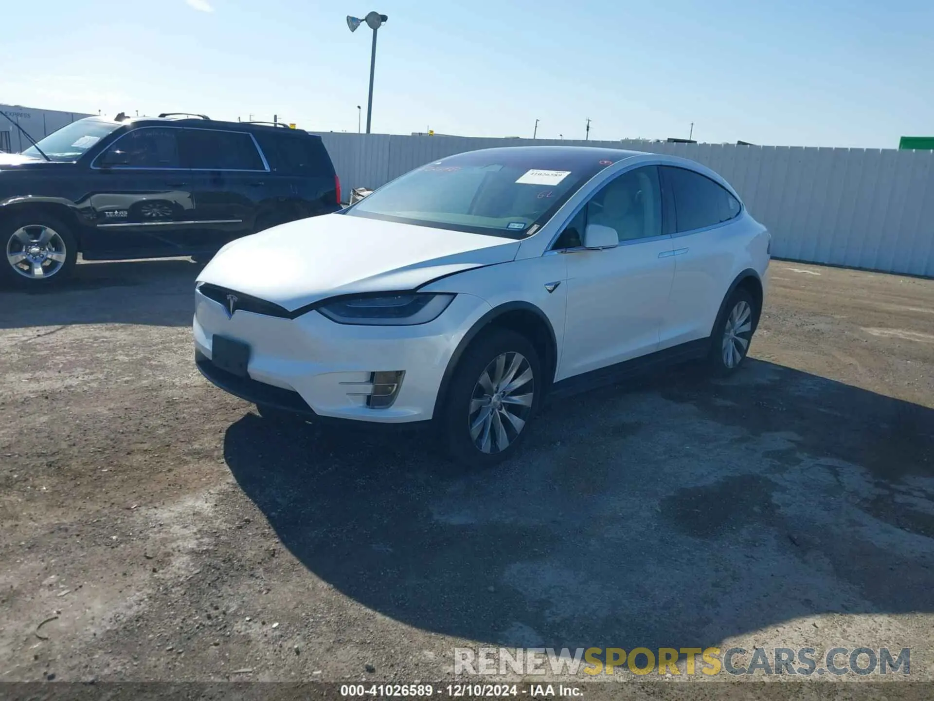 2 fotografías del automóvil dañado 5YJXCAE26KF185794 TESLA MODEL X 2019