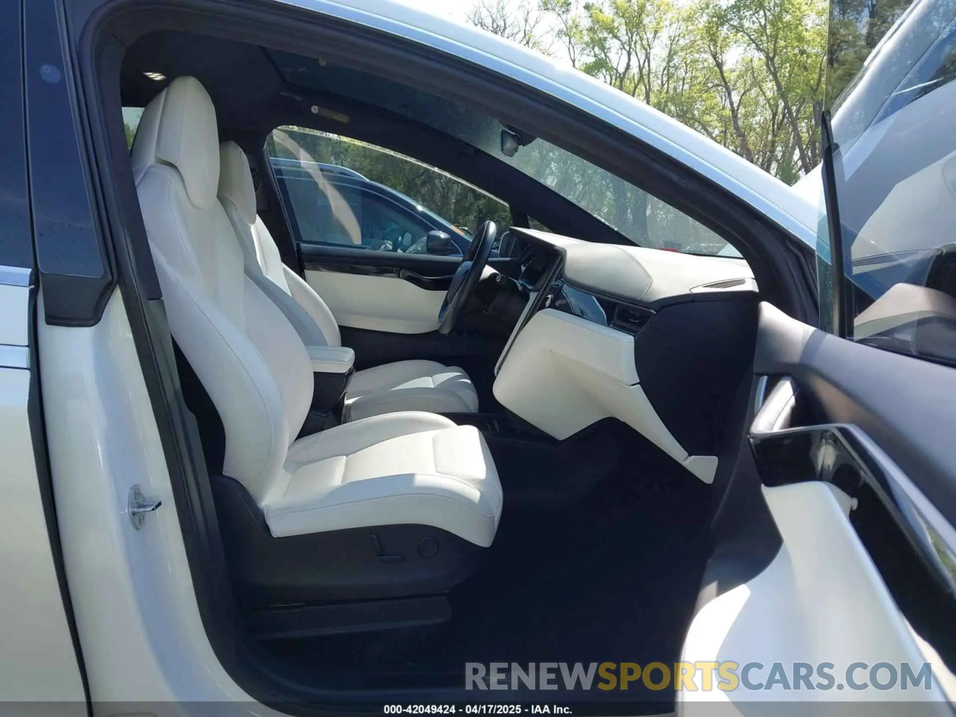 5 fotografías del automóvil dañado 5YJXCBE27KF150381 TESLA MODEL X 2019