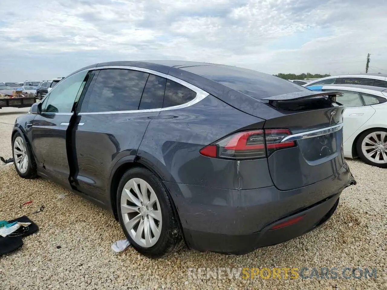 2 fotografías del automóvil dañado 5YJXCAE23LF221989 TESLA MODEL X 2020