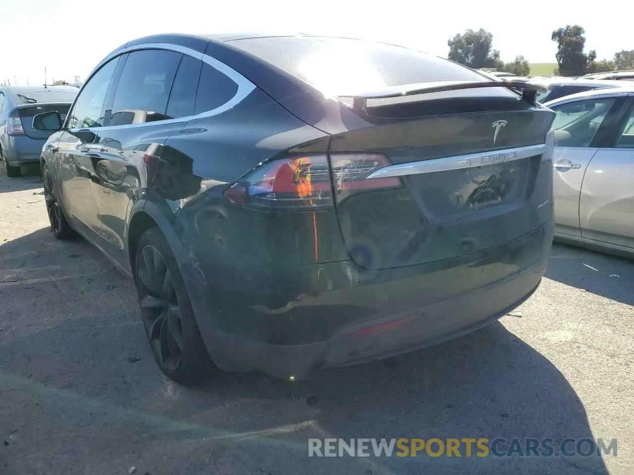 2 fotografías del automóvil dañado 5YJXCAE24LF262597 TESLA MODEL X 2020