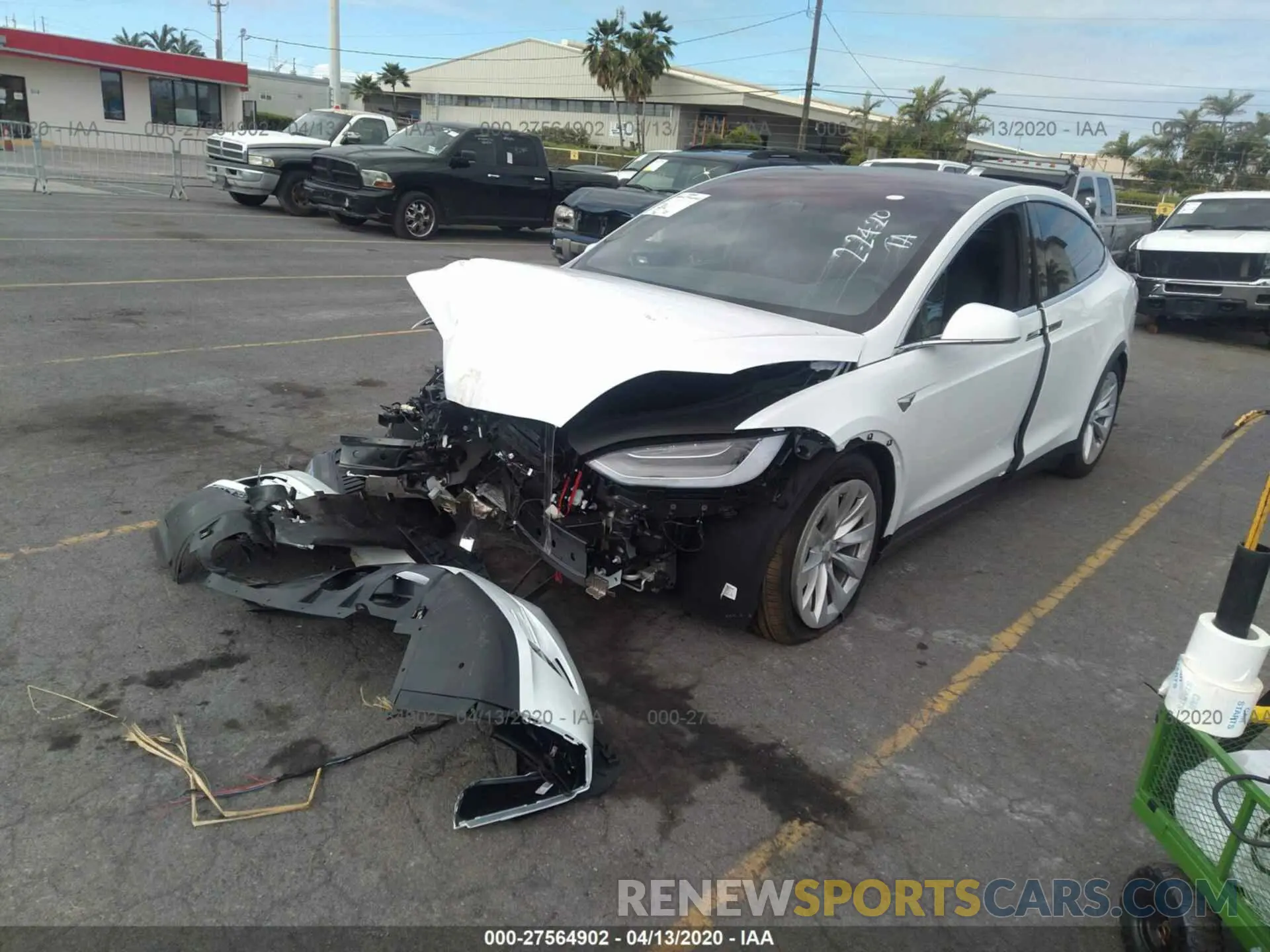 2 fotografías del automóvil dañado 5YJXCAE25LF234372 TESLA MODEL X 2020