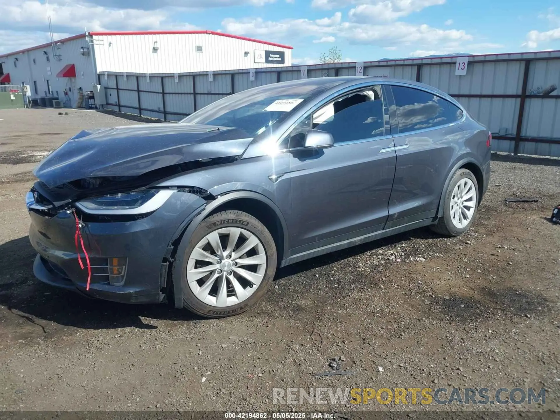 2 fotografías del automóvil dañado 5YJXCAE25LF260860 TESLA MODEL X 2020