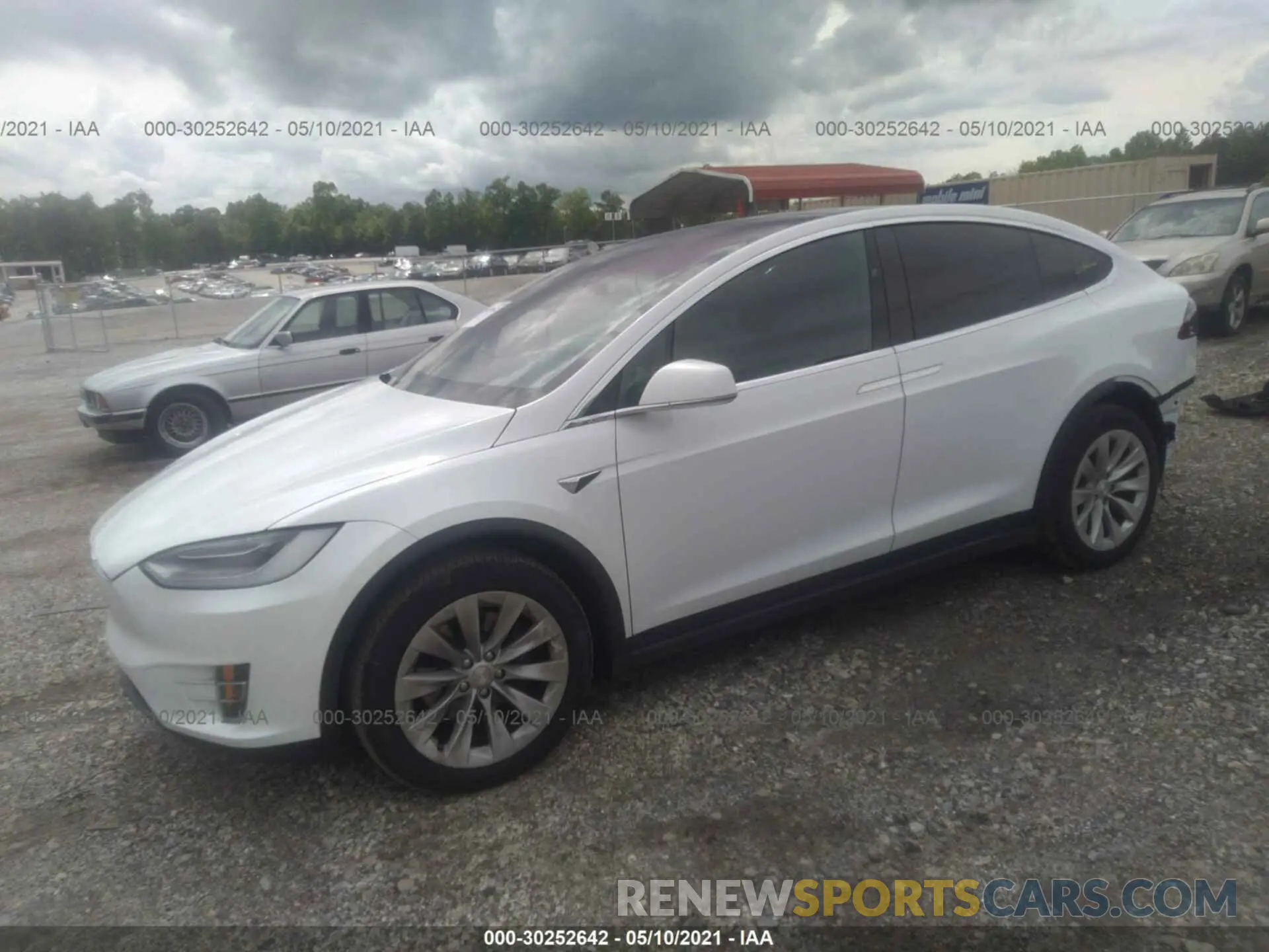 2 fotografías del automóvil dañado 5YJXCAE28LF298731 TESLA MODEL X 2020