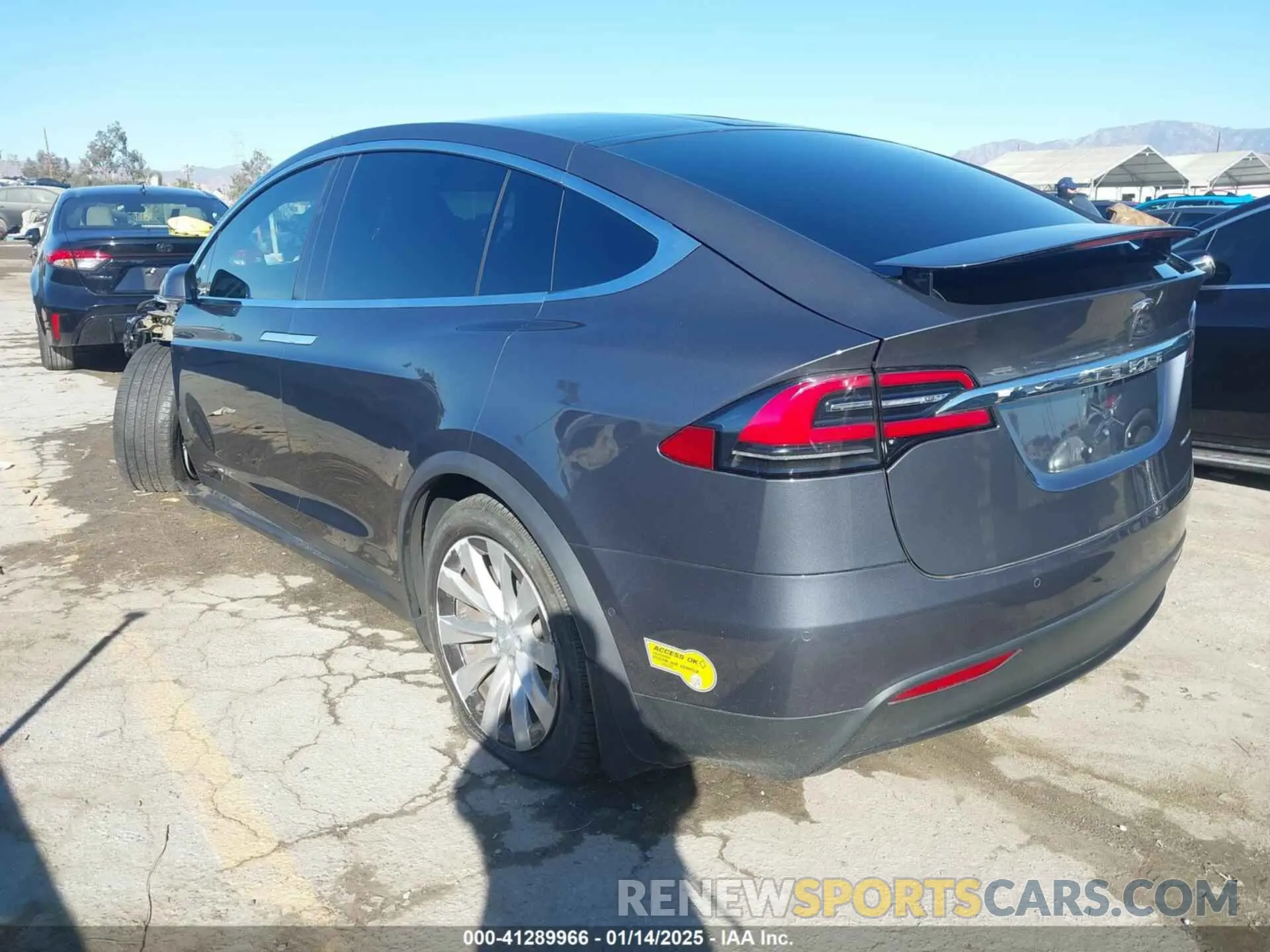 3 fotografías del automóvil dañado 5YJXCBE20LF239761 TESLA MODEL X 2020