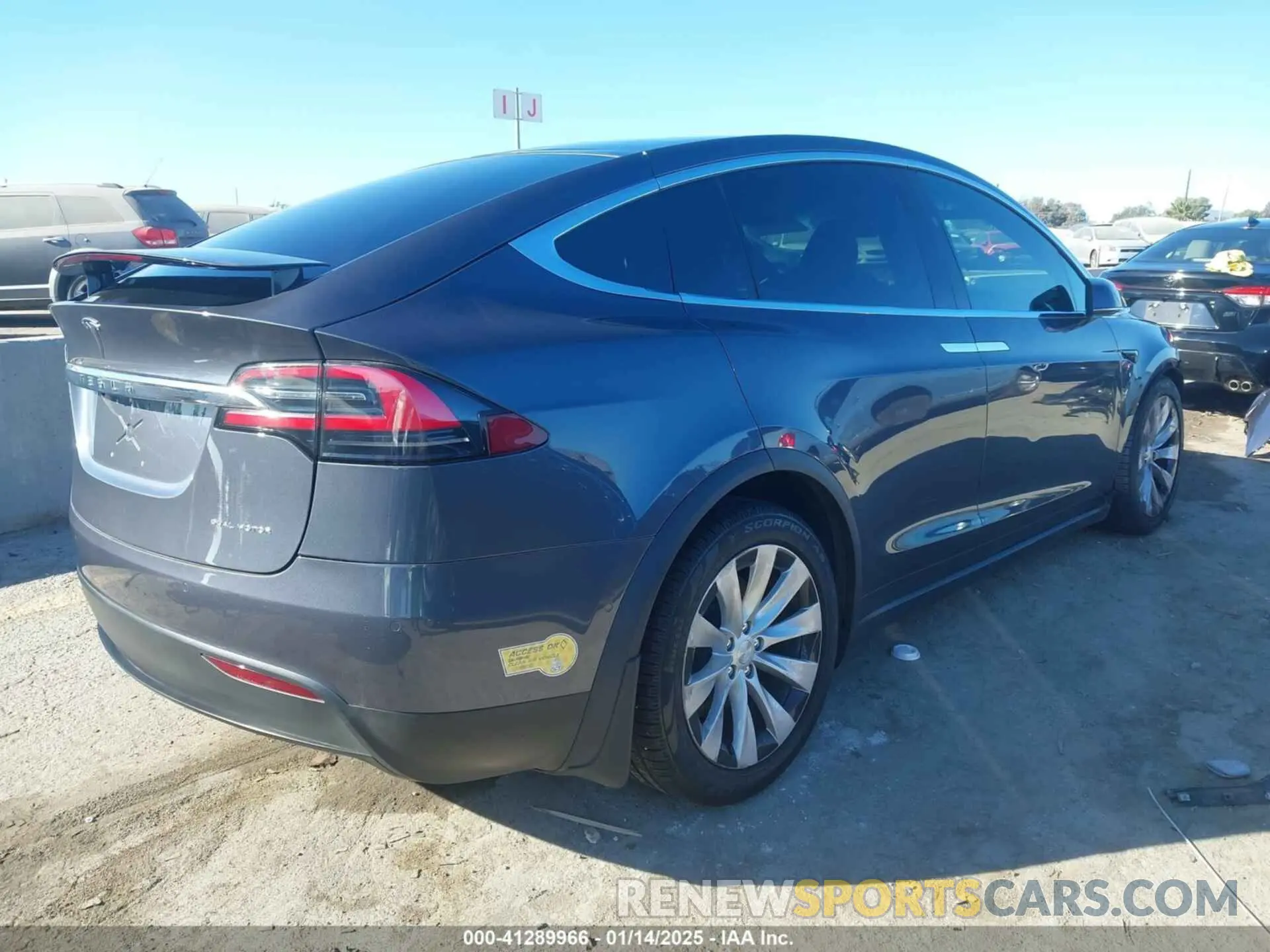 4 fotografías del automóvil dañado 5YJXCBE20LF239761 TESLA MODEL X 2020