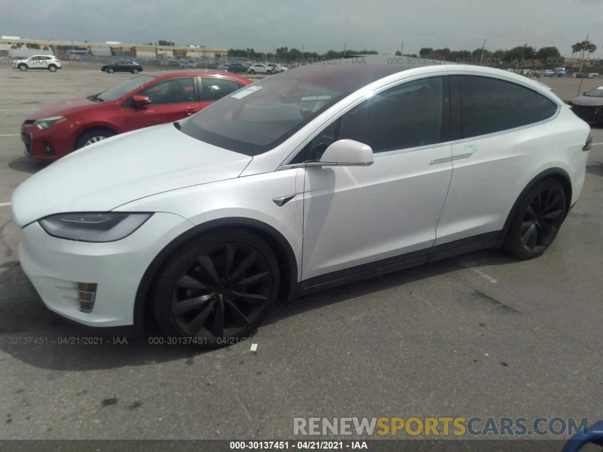 2 fotografías del automóvil dañado 5YJXCBE21LF246704 TESLA MODEL X 2020