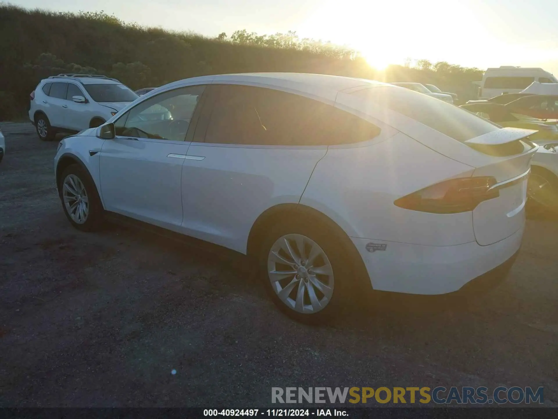 3 fotografías del automóvil dañado 5YJXCBE21LF260926 TESLA MODEL X 2020