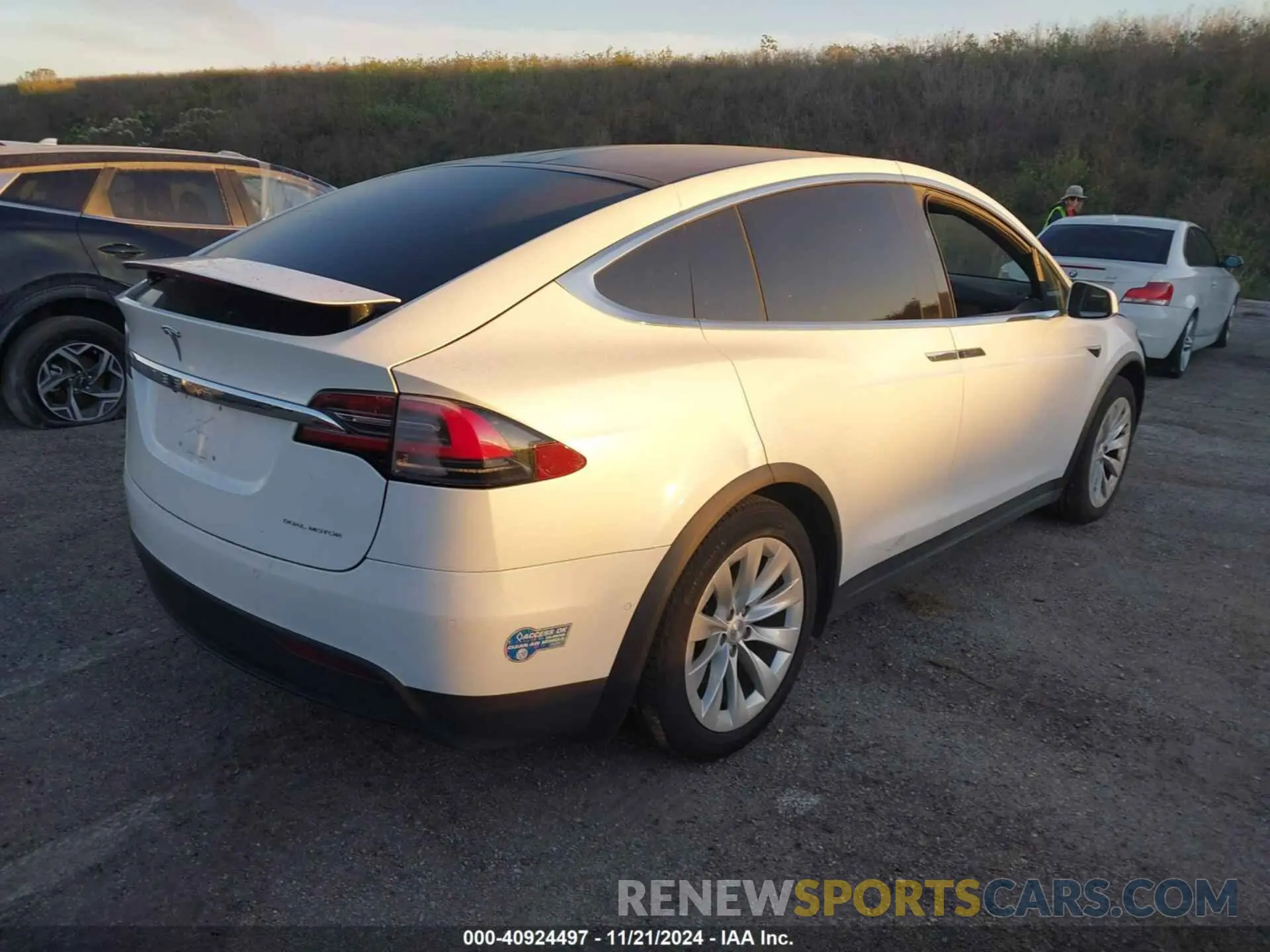 4 fotografías del automóvil dañado 5YJXCBE21LF260926 TESLA MODEL X 2020