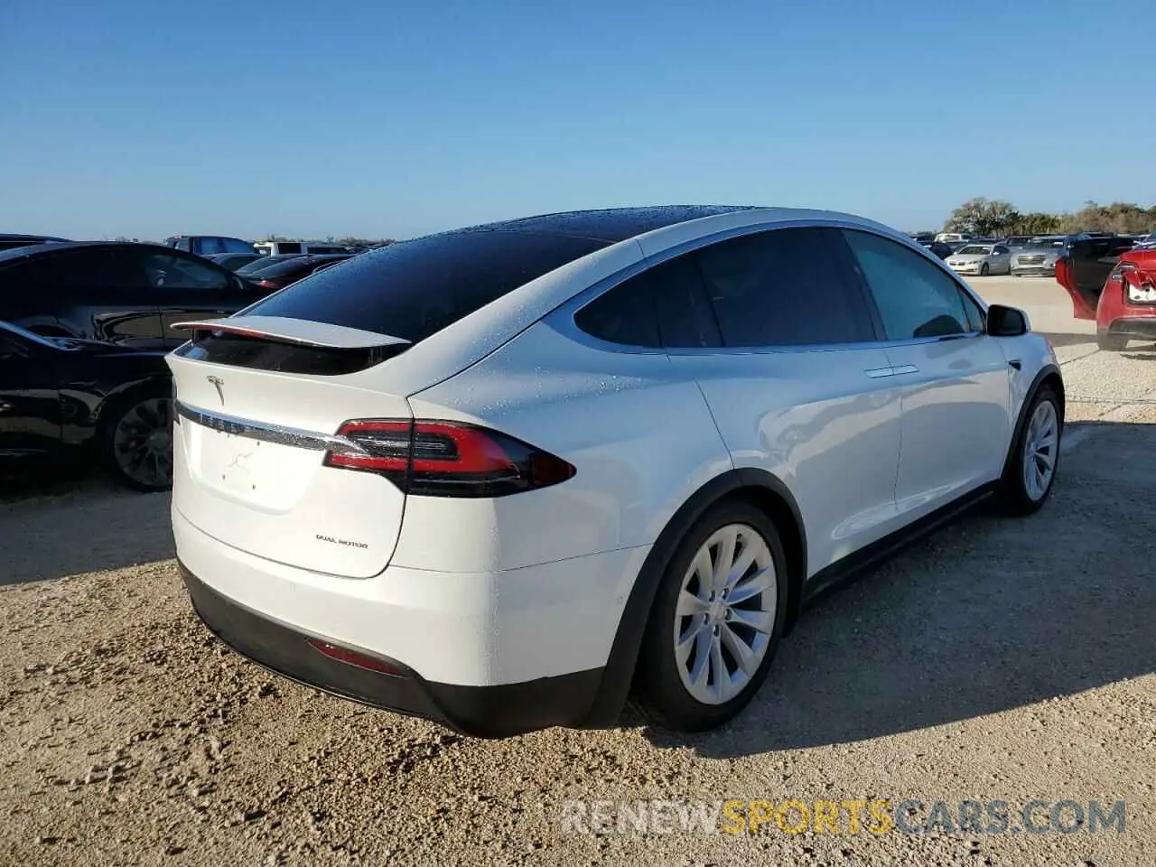 3 fotografías del automóvil dañado 5YJXCBE22LF238479 TESLA MODEL X 2020