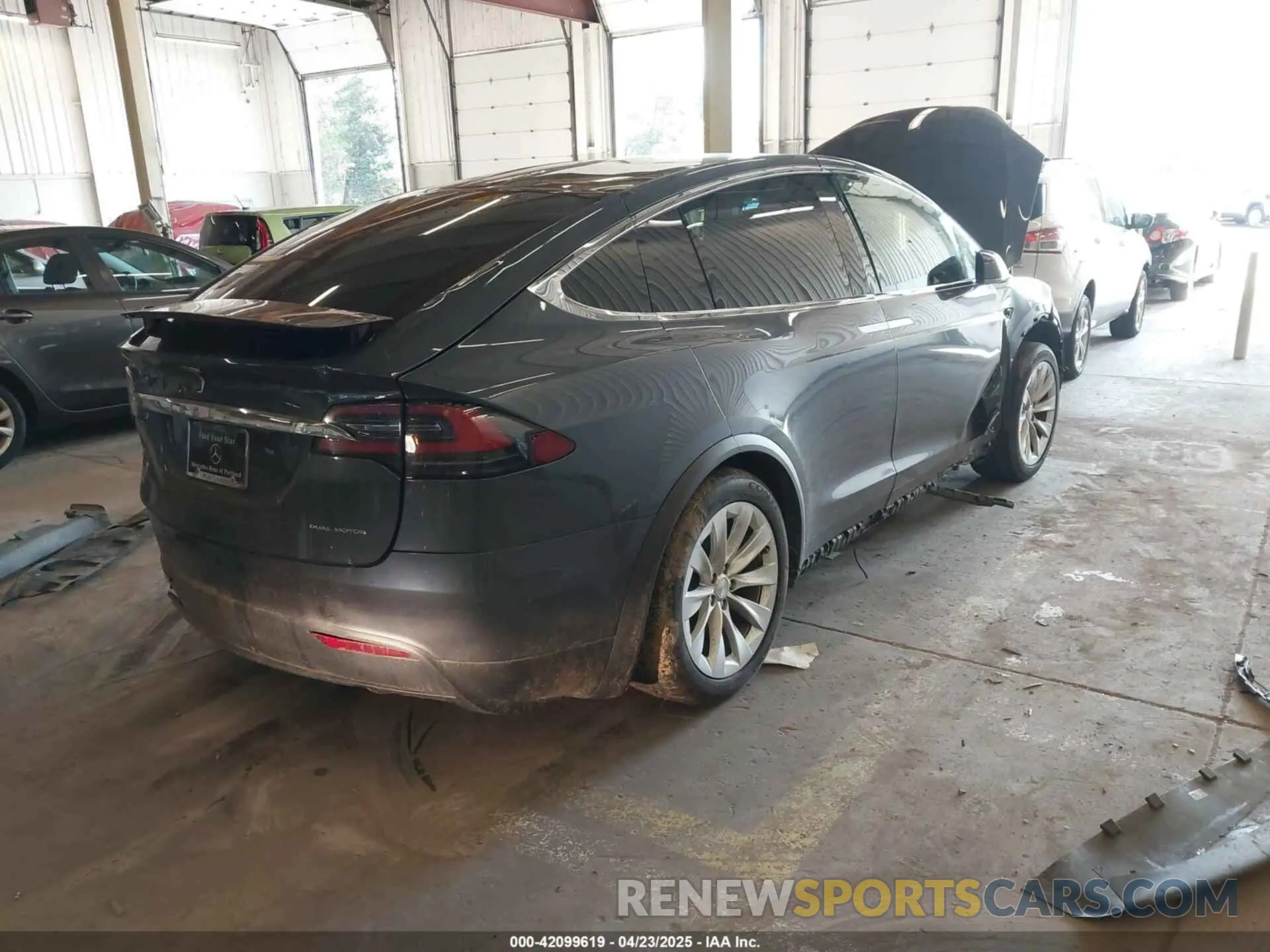 4 fotografías del automóvil dañado 5YJXCBE22LF261759 TESLA MODEL X 2020