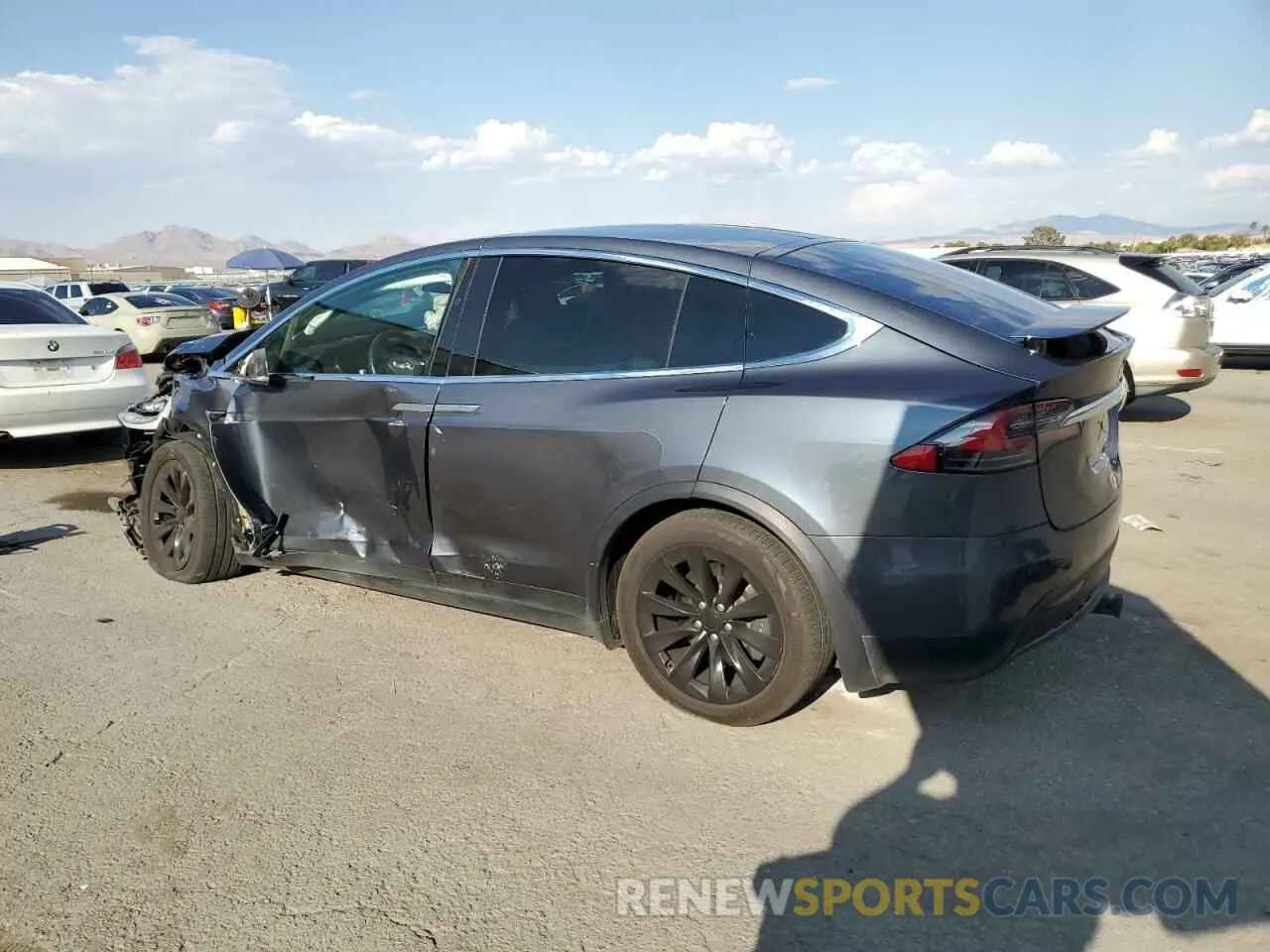 2 fotografías del automóvil dañado 5YJXCBE23LF261043 TESLA MODEL X 2020