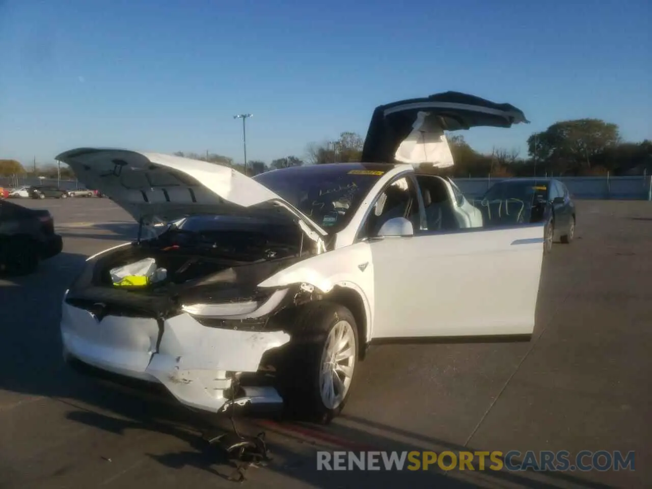 2 fotografías del automóvil dañado 5YJXCBE24LF233901 TESLA MODEL X 2020