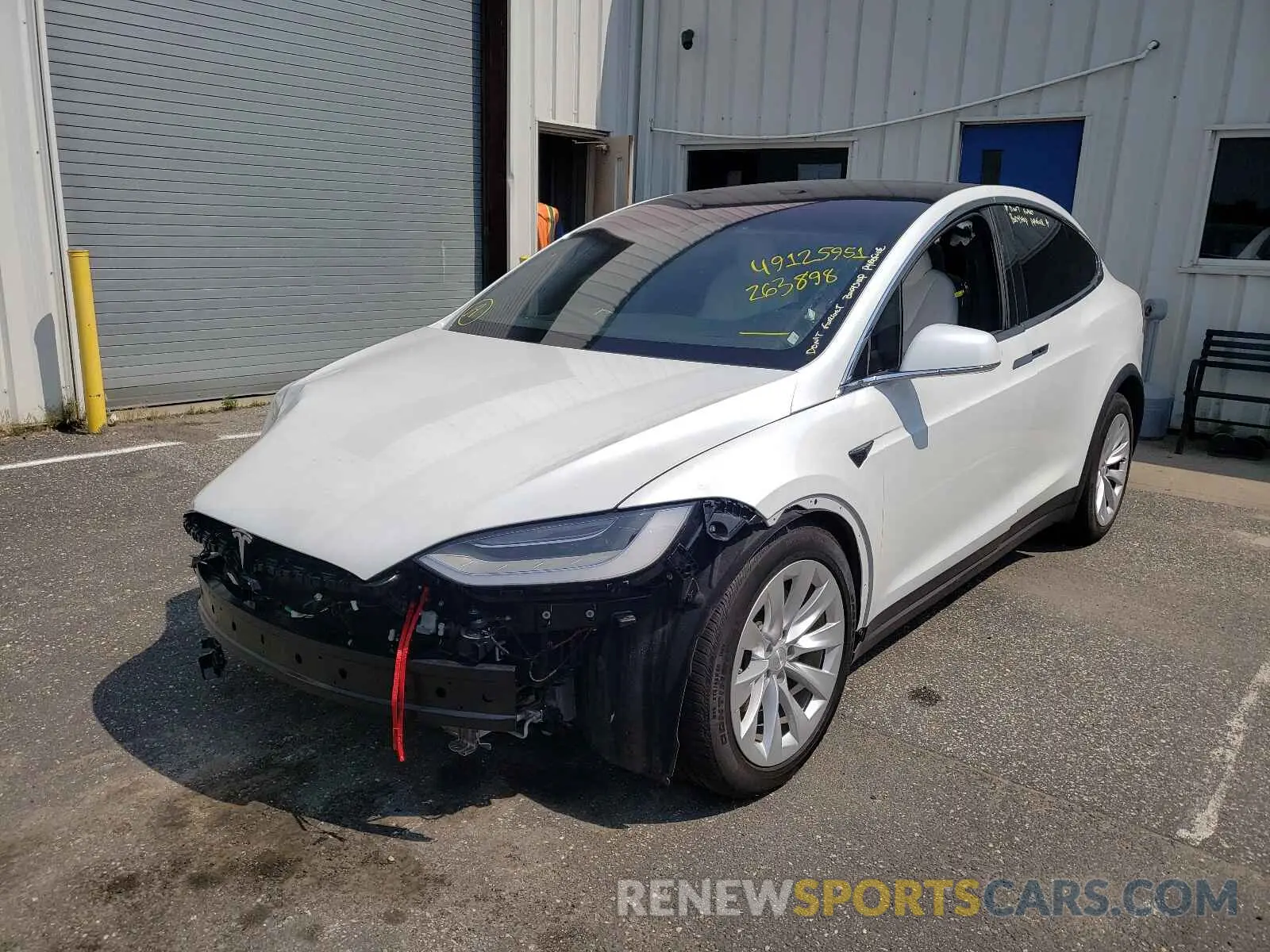 2 fotografías del automóvil dañado 5YJXCBE24LF263898 TESLA MODEL X 2020